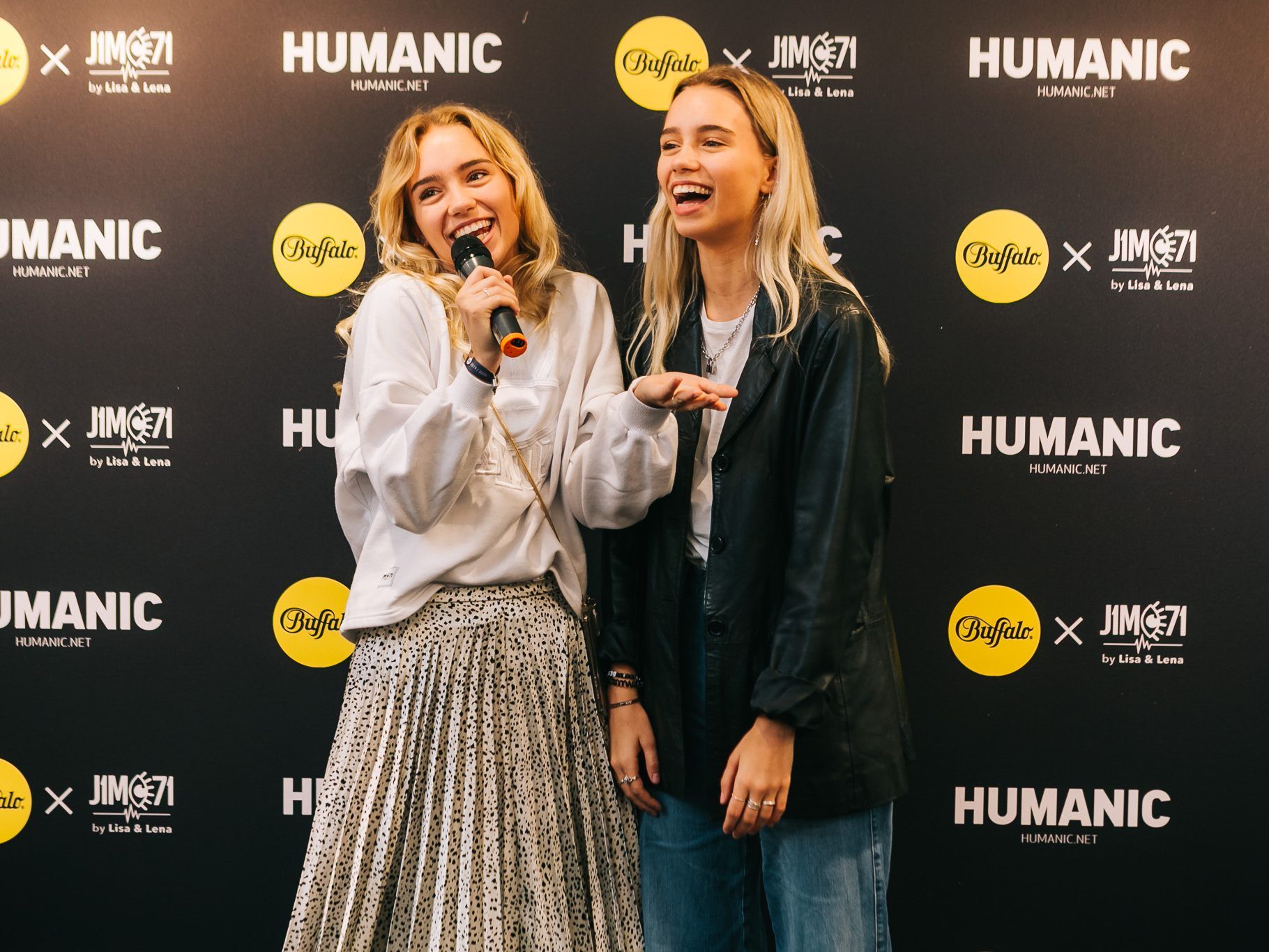Lisa & Lena sind wohl eher den Teenagerinnen unter uns ein Begriff. Lisa & Lena sind wohl eher den Teenagerinnen unter uns ein Begriff.