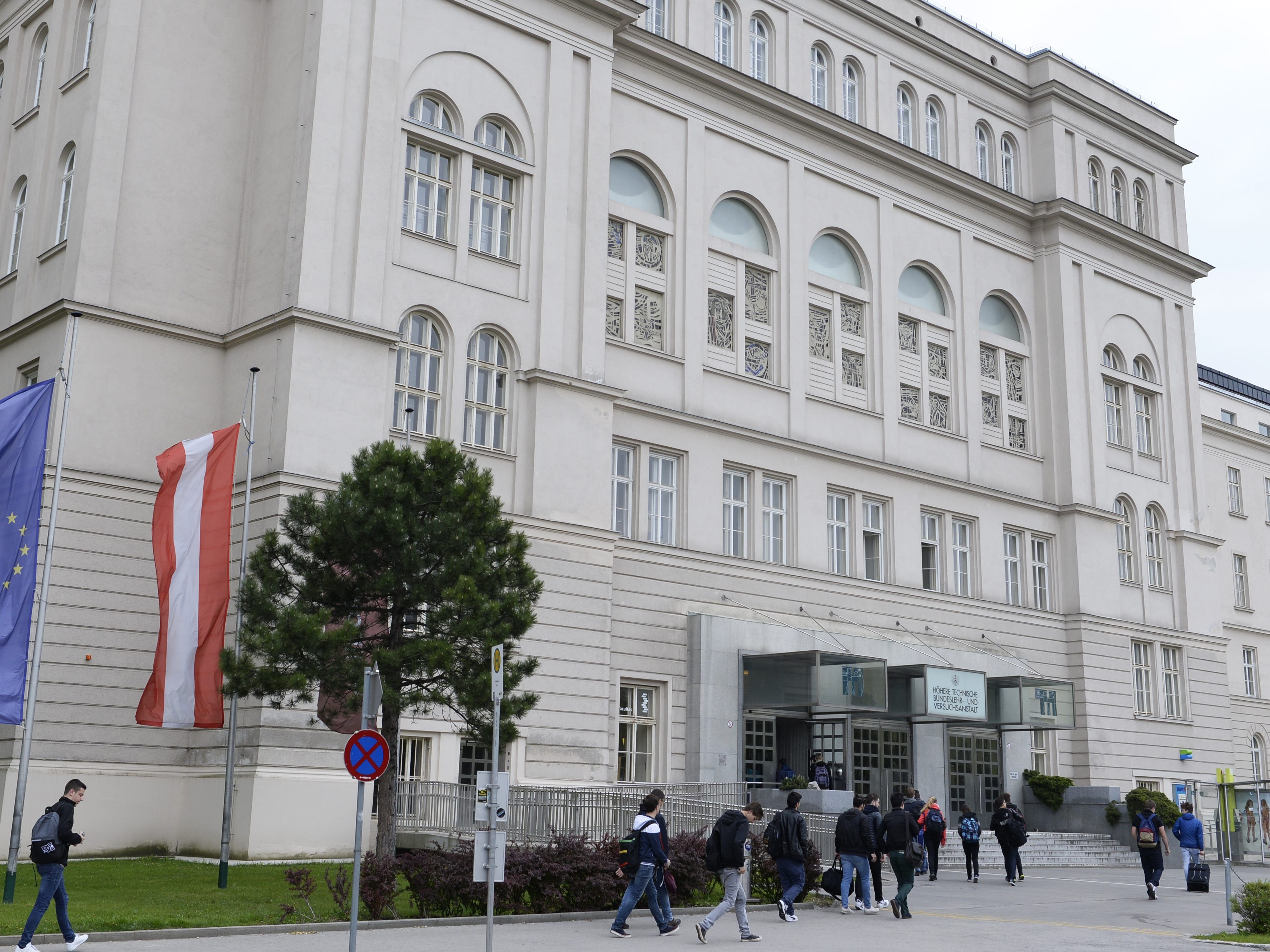 Der Start der Neuen Oberstufe soll erneut verschoben werden.