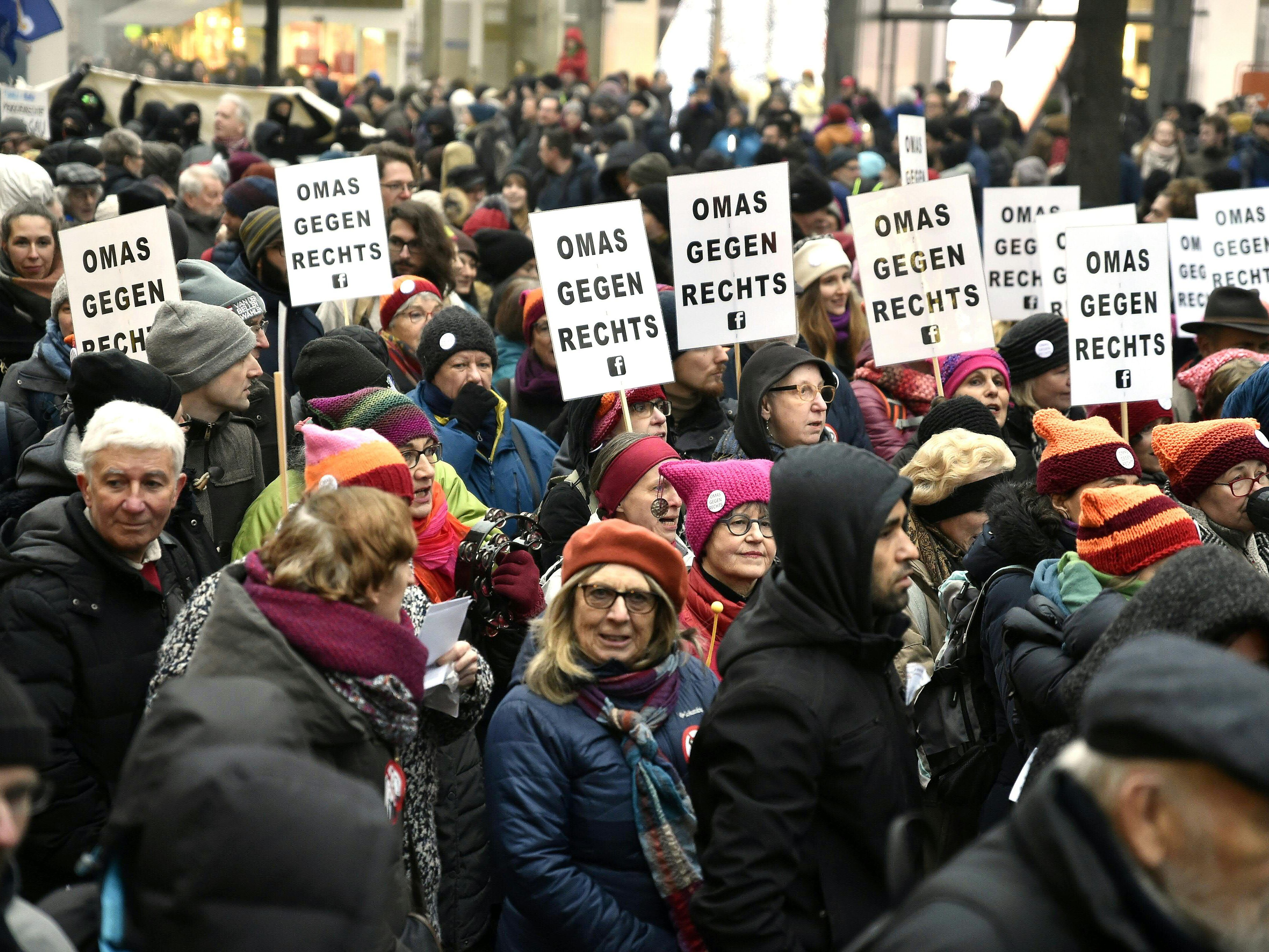 Die Omas gegen Rechts werden am Freitag gegen den Akademikerball in Wien demonstrieren. Die Omas gegen Rechts werden am Freitag gegen den Akademikerball in Wien demonstrieren.