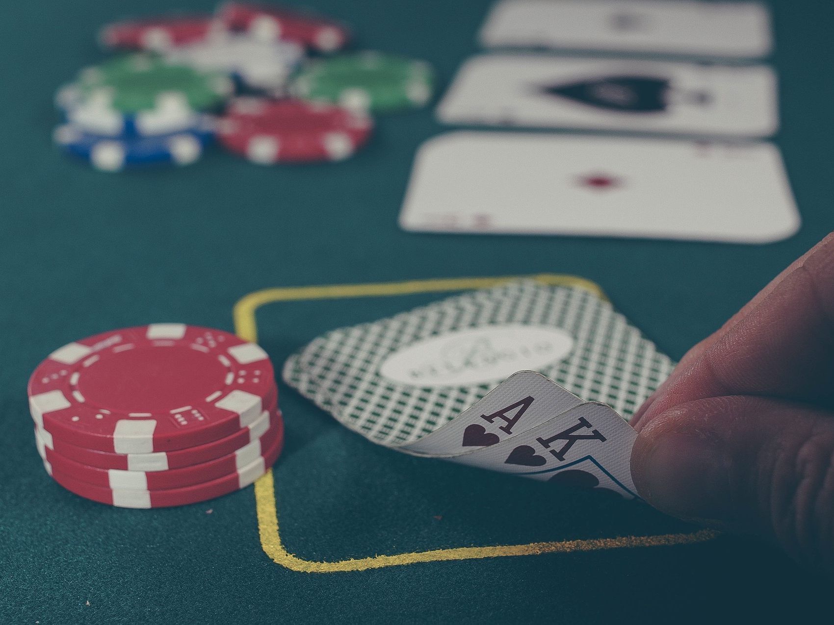 Pokercasino-Betreiber Peter Zanoni schloss 12 Casinos in Österreich. Pokercasino-Betreiber Peter Zanoni schloss 12 Casinos in Österreich.