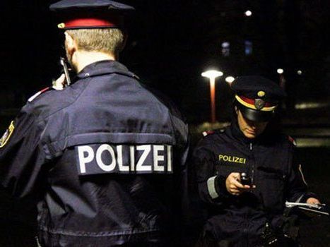 Ein bewaffneter Unbekannter raubte eine Tankstelle in Wien-Meidling aus und flüchtete.