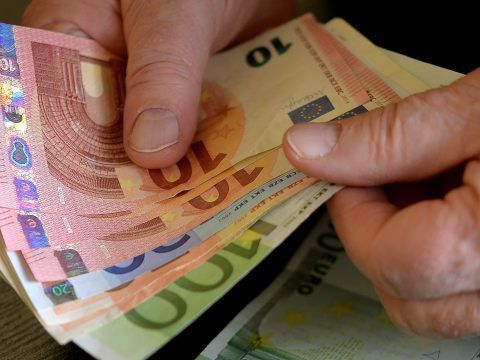Soll die Regierung eine Verlängerung des Spitzensteuersatzes für Millionäre beschließen? Soll die Regierung eine Verlängerung des Spitzensteuersatzes für Millionäre beschließen?