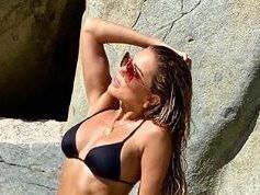 Mit ihrem sexy Bikimi verzauberg Sylvie ihre Fans. Mit ihrem sexy Bikimi verzauberg Sylvie ihre Fans.