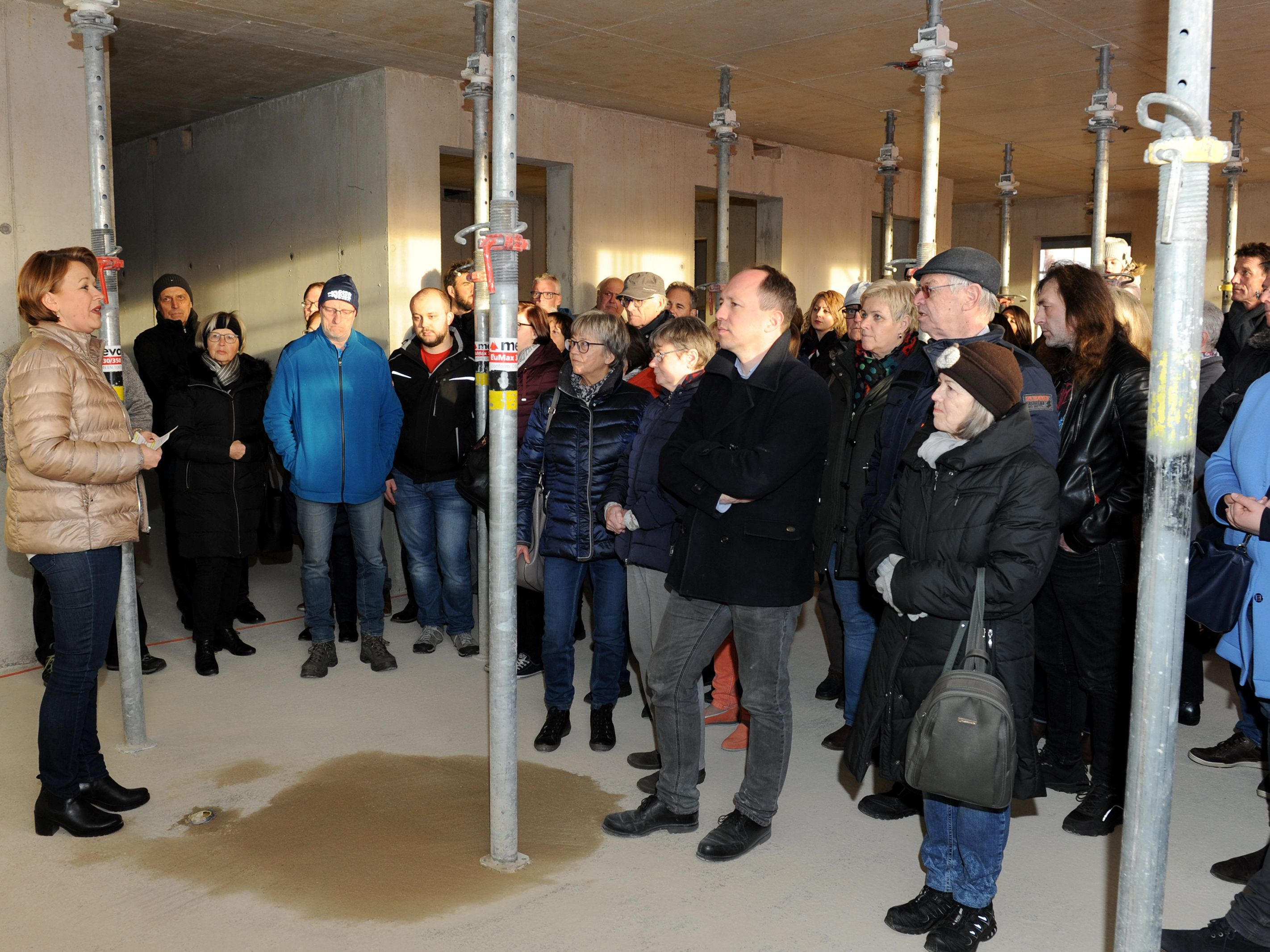 Großes Interesse bei der Besichtigung der neuen Polizeizentrale.