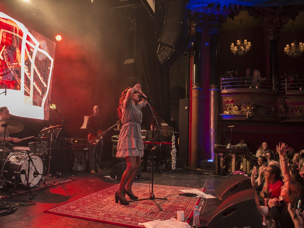 Alba Plano übernimmt die Rolle von Amy Winehouse. Alba Plano übernimmt die Rolle von Amy Winehouse.