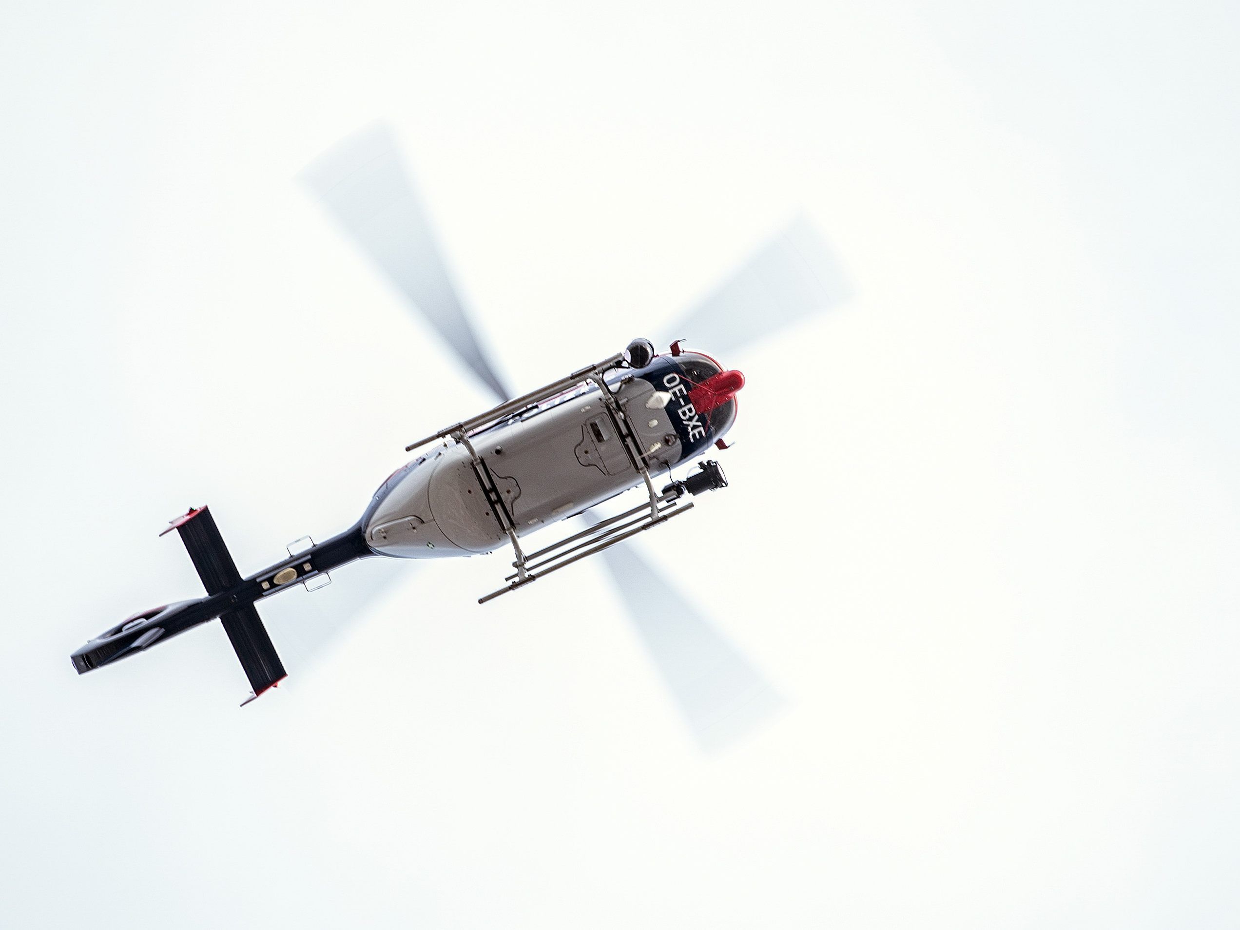 Auch der Polizeihubschrauber stand bei der Suche im Einsatz. Auch der Polizeihubschrauber stand bei der Suche im Einsatz.