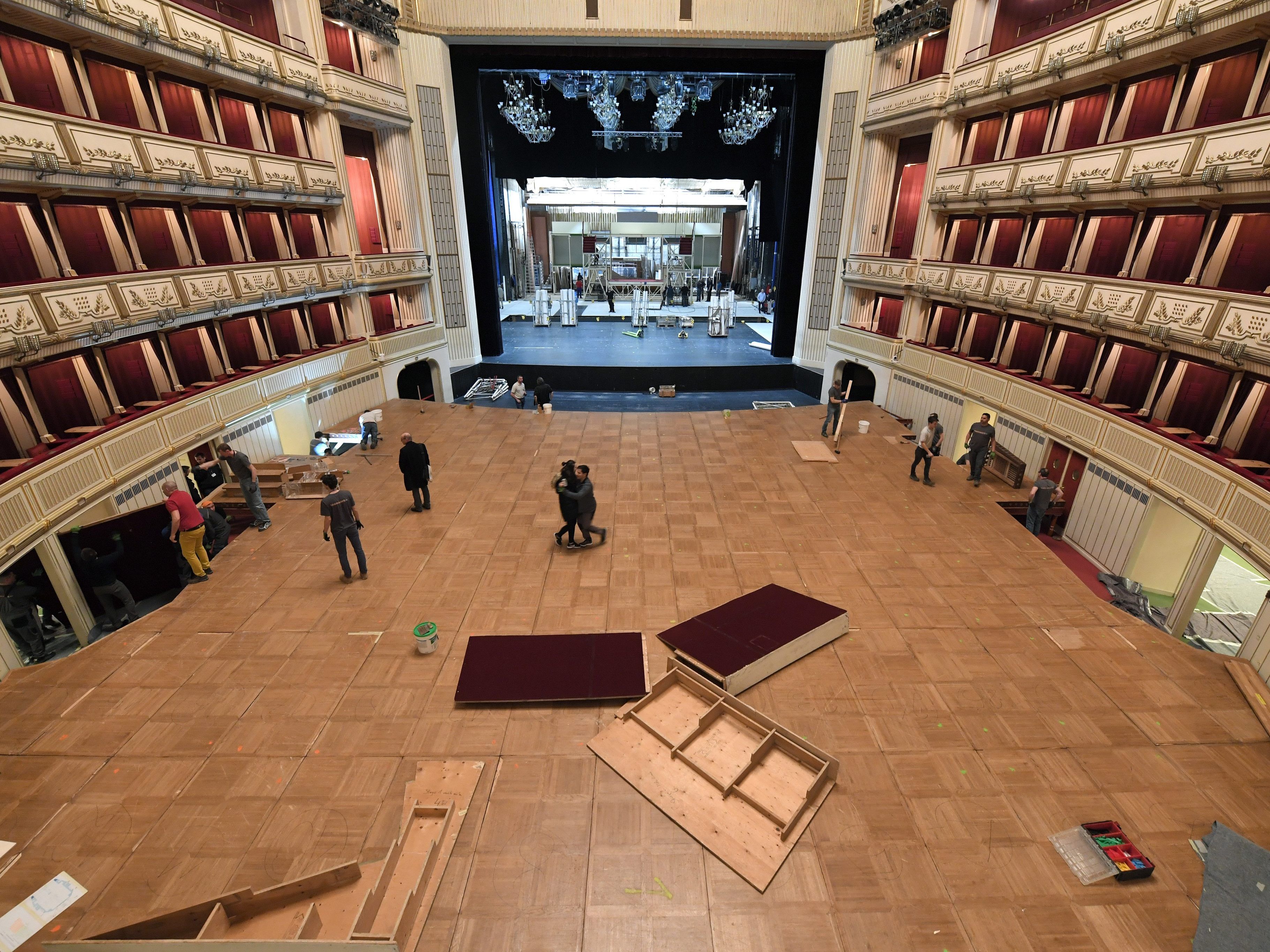 Bei den Vorbereitungen in der Wiener Staatsoper für den bevorstehenden Opernball 2020 Bei den Vorbereitungen in der Wiener Staatsoper für den bevorstehenden Opernball 2020