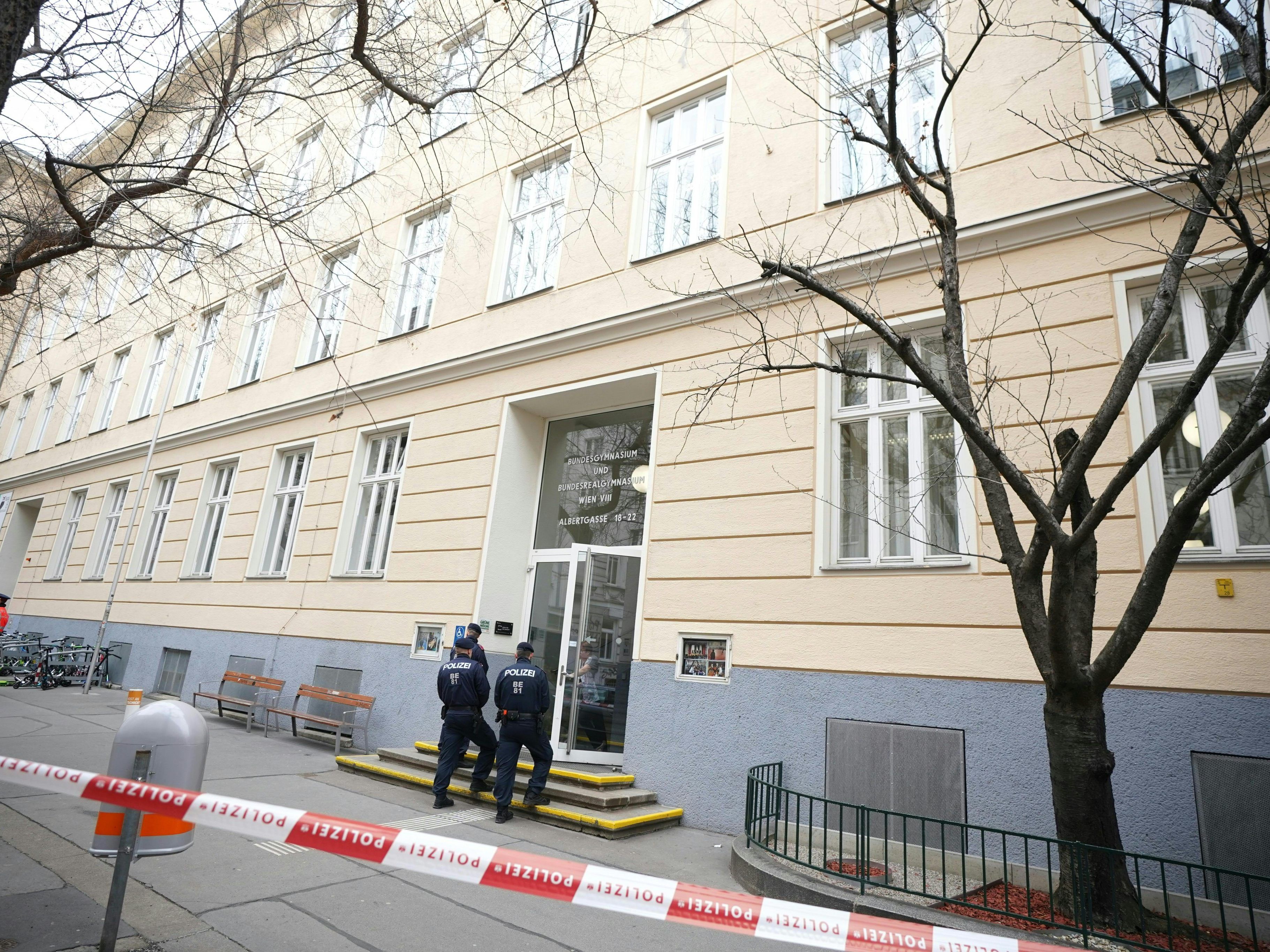 Das Gymnasium in Wien-Josefstadt wurde nach dem Verdachtsfall gesperrt. Das Gymnasium in Wien-Josefstadt wurde nach dem Verdachtsfall gesperrt.