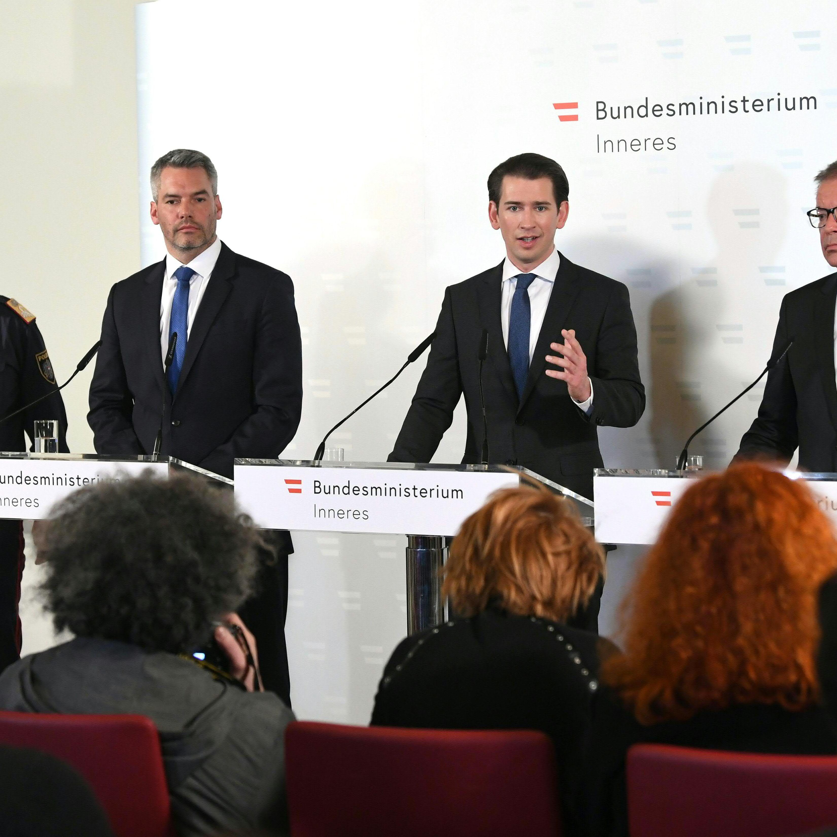 (v.l.) Leiter des Bundeskriminalamts Franz Lang, Innenminister Karl Nehammer (ÖVP), Bundeskanzler Sebastian Kurz (ÖVP) und Gesundheitsminister Rudolf Anschober (Grüne) zum Coronavirus SARS-Cov-2 im Innenministerium in Wien.