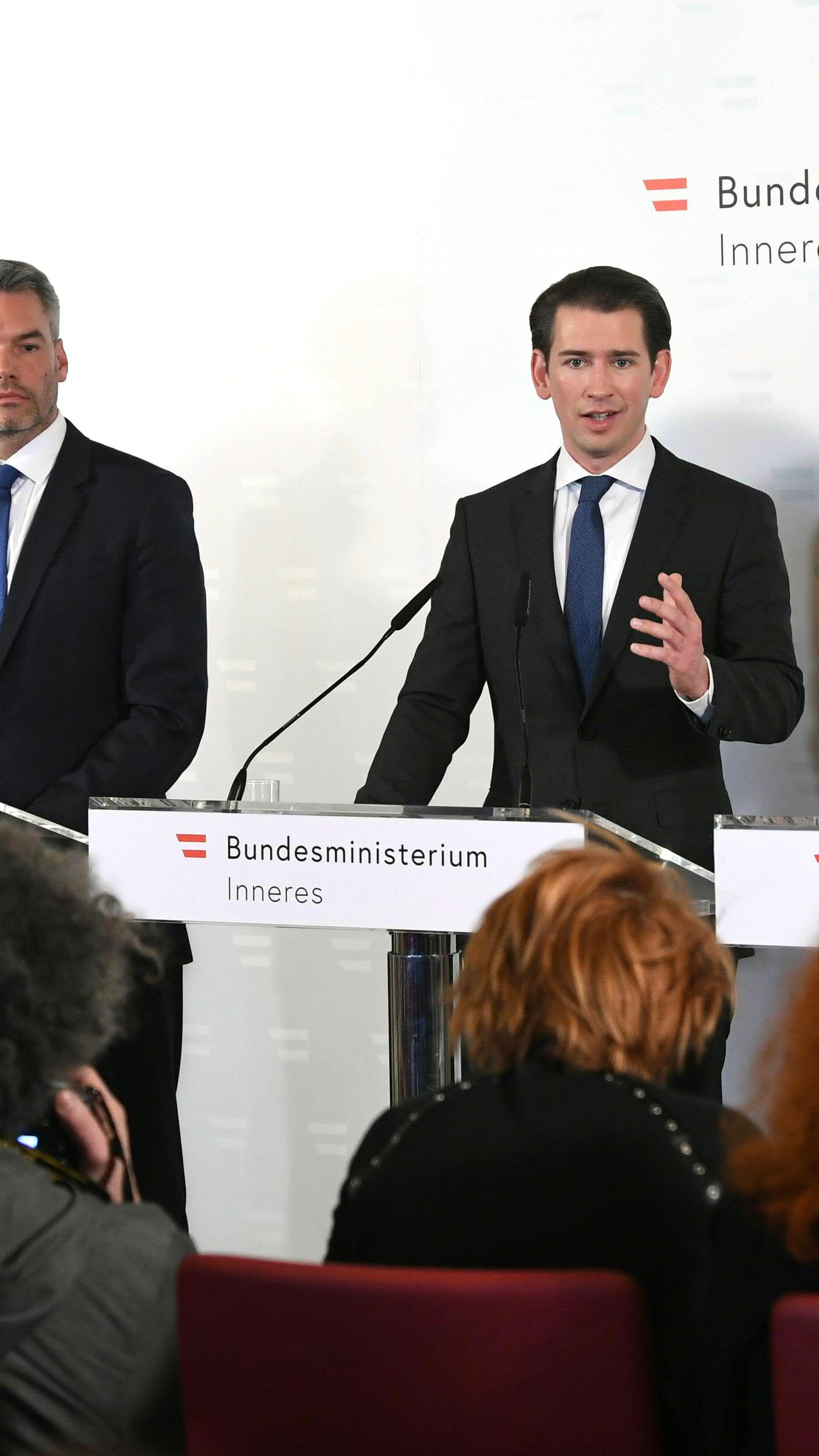 (v.l.) Leiter des Bundeskriminalamts Franz Lang, Innenminister Karl Nehammer (ÖVP), Bundeskanzler Sebastian Kurz (ÖVP) und Gesundheitsminister Rudolf Anschober (Grüne) zum Coronavirus SARS-Cov-2 im Innenministerium in Wien.