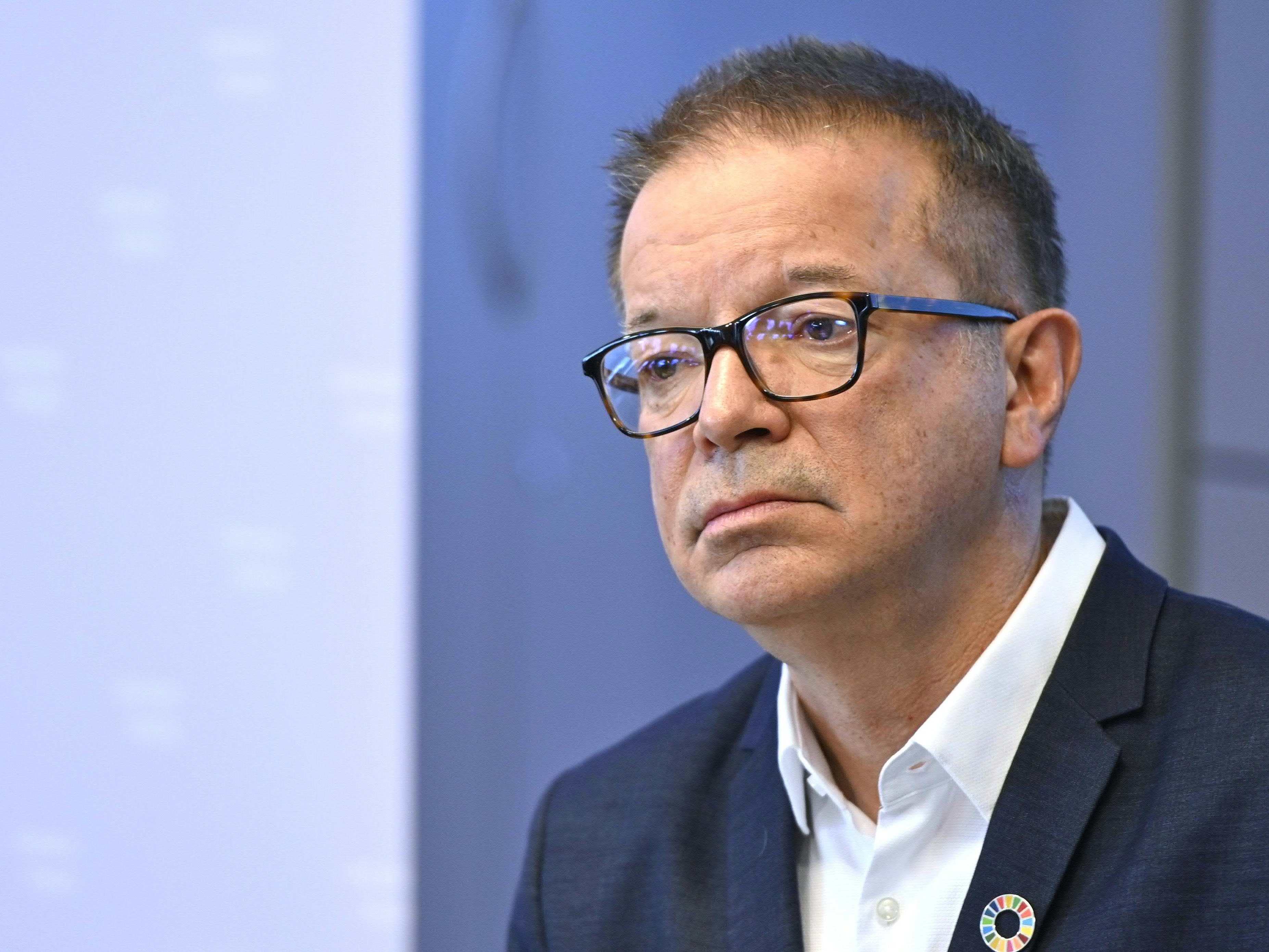 Grenzkontrollen seien laut dem Gesundheitsminister noch nicht notwendig. Grenzkontrollen seien laut dem Gesundheitsminister noch nicht notwendig.