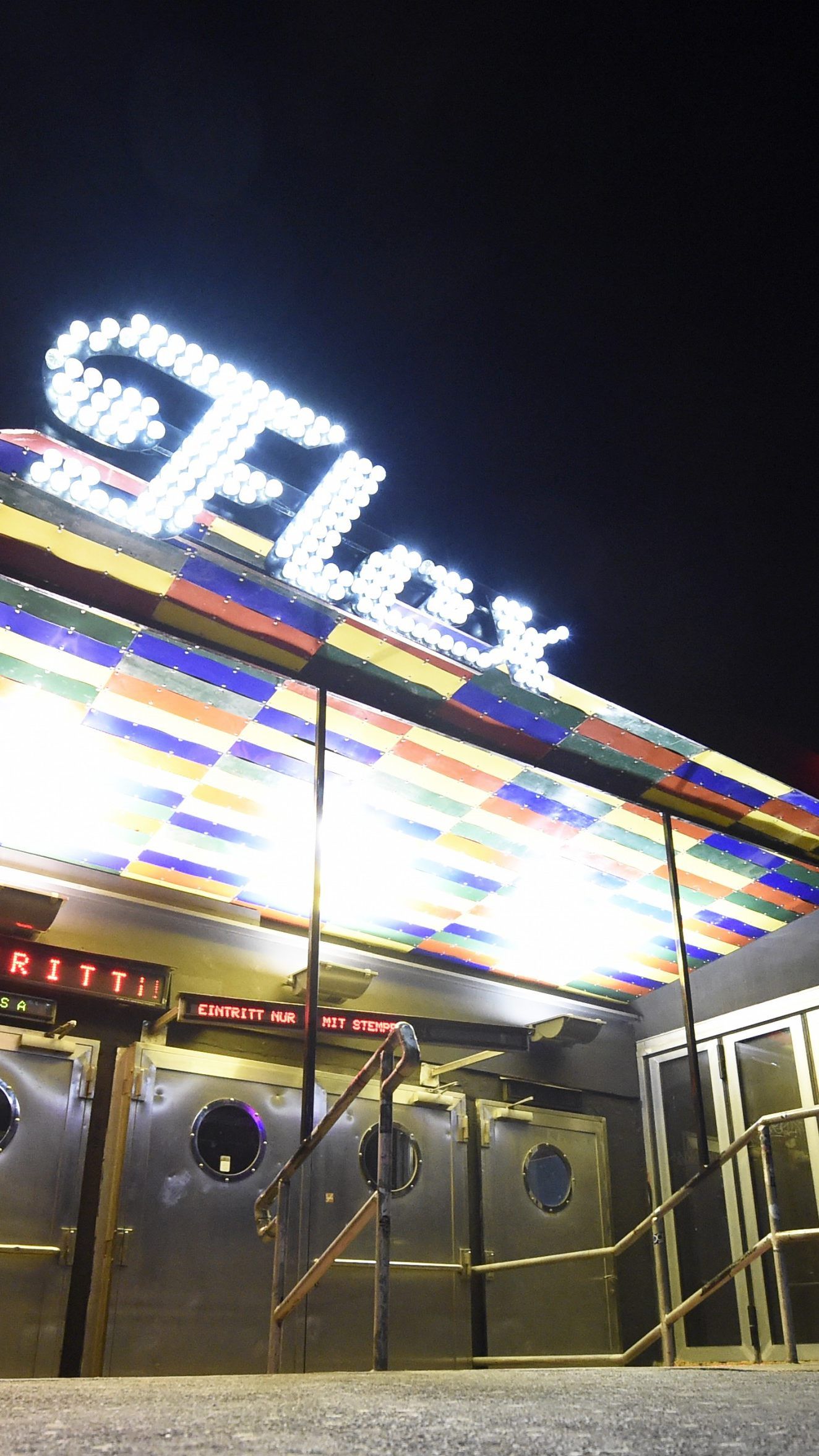 ...And You Will Know Us By The Trail Of Dead rockten das Wiener Flex.