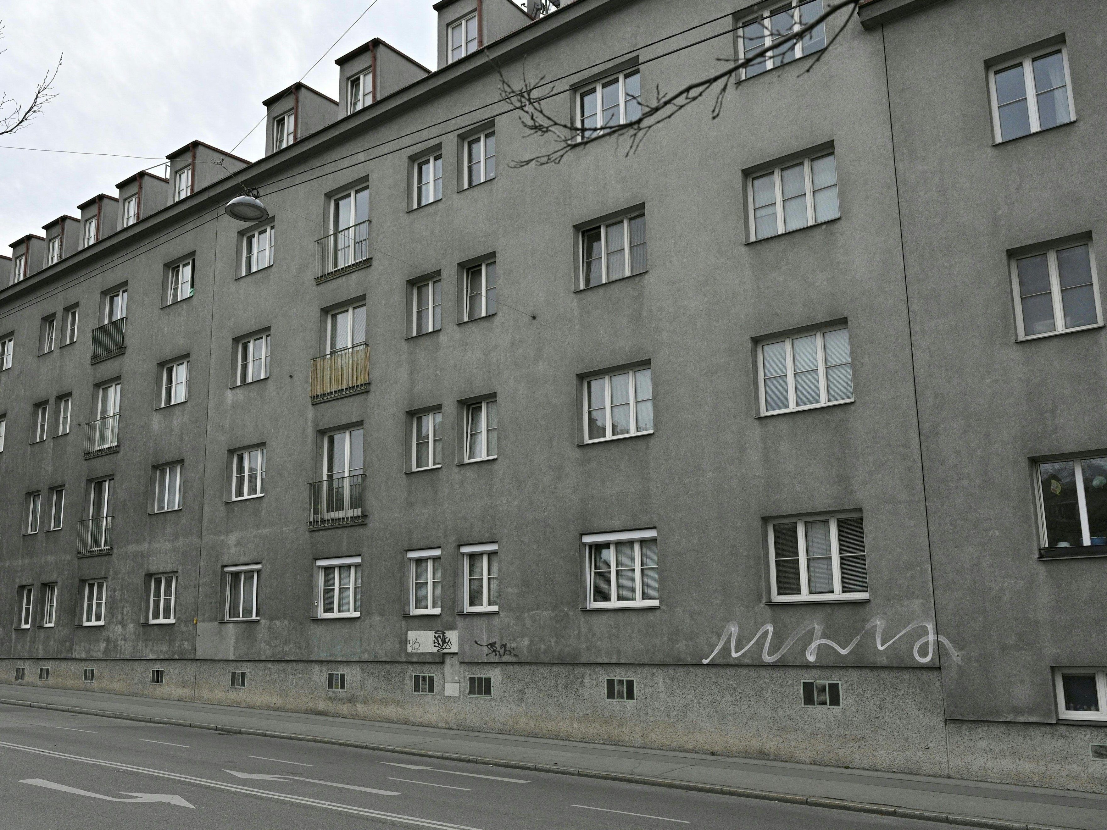In Wien ist am Dienstag ein Kind aus einem Fenster gestürzt.