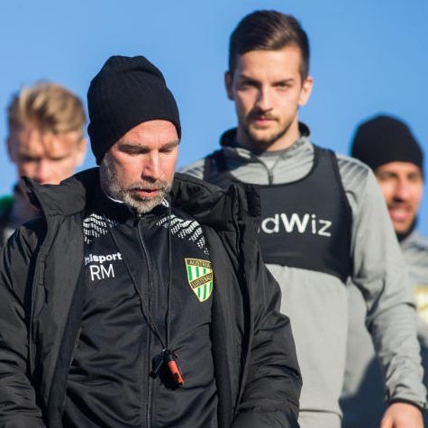 Trainer Roman Mählich mit seinen Spielern