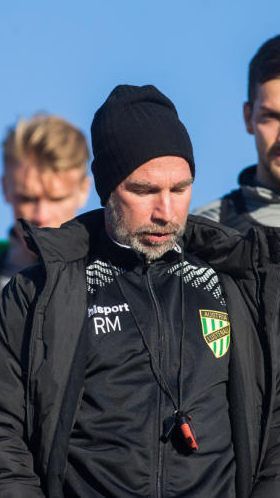 Trainer Roman Mählich mit seinen Spielern
