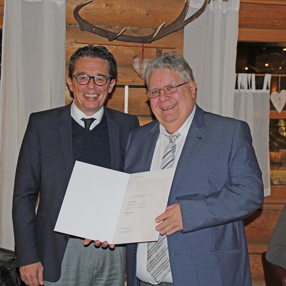 WKV-Präsident Hans Peter Metzler und „Kommerzialrat“ Anton Gantner.