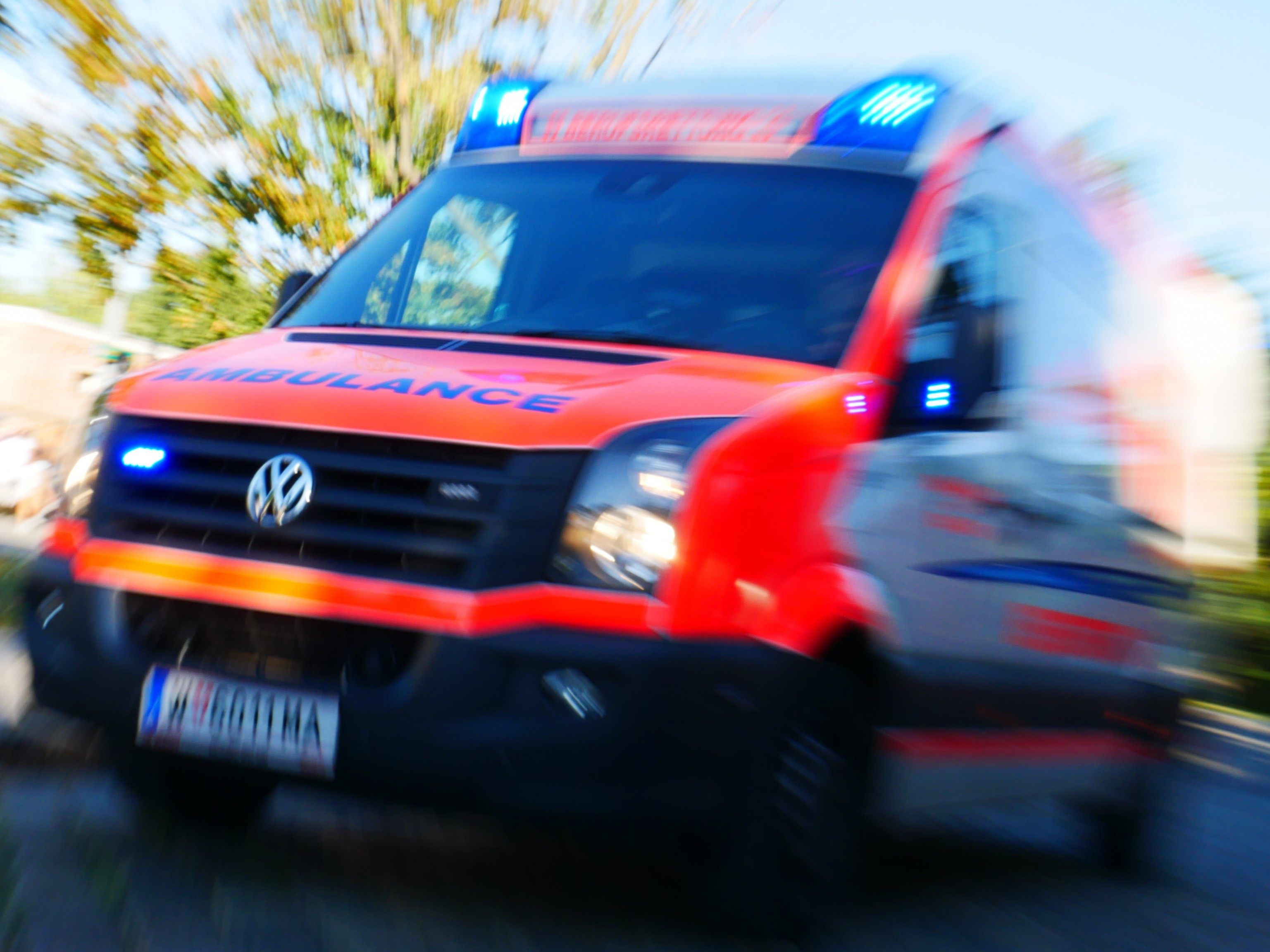 Der Mann wurde erfolgreich reanimiert und wurde in ein Krankenhaus gebracht. Der Mann wurde erfolgreich reanimiert und wurde in ein Krankenhaus gebracht.