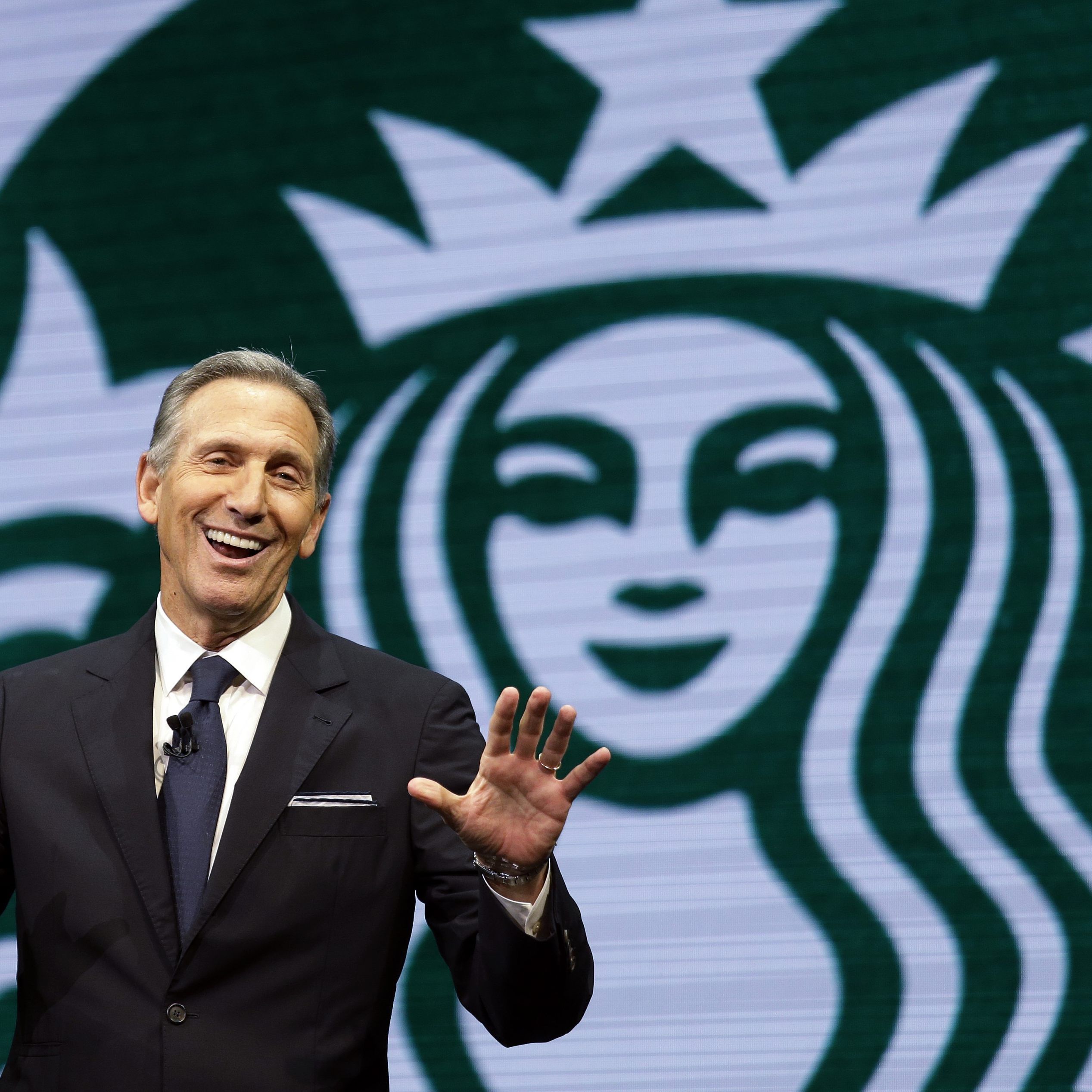 Einzelne Unternehmen wie Starbucks (im Bild Starbucks-CEO Howard Schultz) zahlen in Österreich de facto gar keine Unternehmenssteuern.