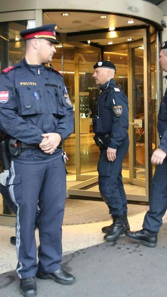 Die beiden bestätigten Coronavirus-Fälle in Tirol haben nun auch weitreichende behördliche Maßnahmen zur Folge