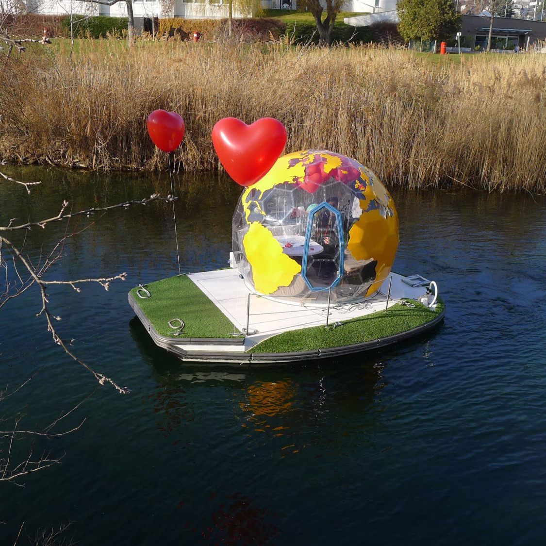 Eine originelle Idee für den Valentinstag ist eine Fahrt mit dem Inselboot