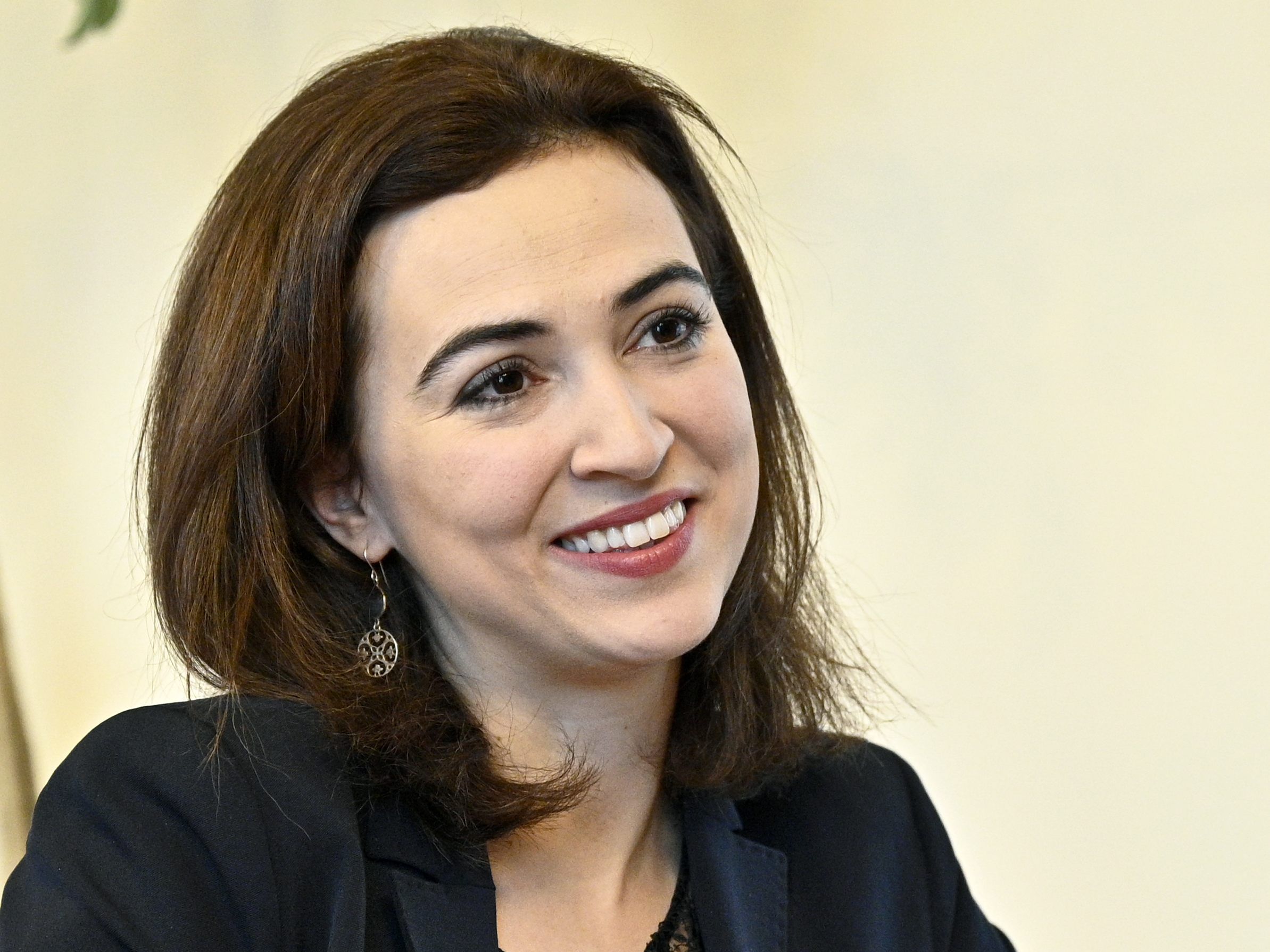 Alma Zadic stellt ich klar gegen Sebastian Kurz. Das kann noch gefährlich werden für sie. Alma Zadic stellt ich klar gegen Sebastian Kurz. Das kann noch gefährlich werden für sie.