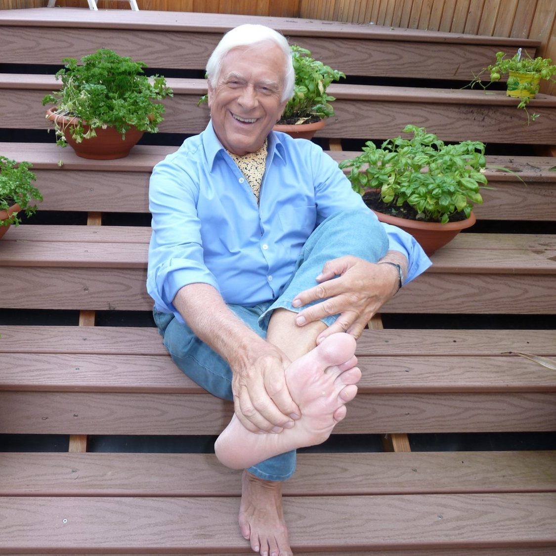 Prof. Hademar Bankhofer gibt nützliche Tipps für warme Hände und Füße.