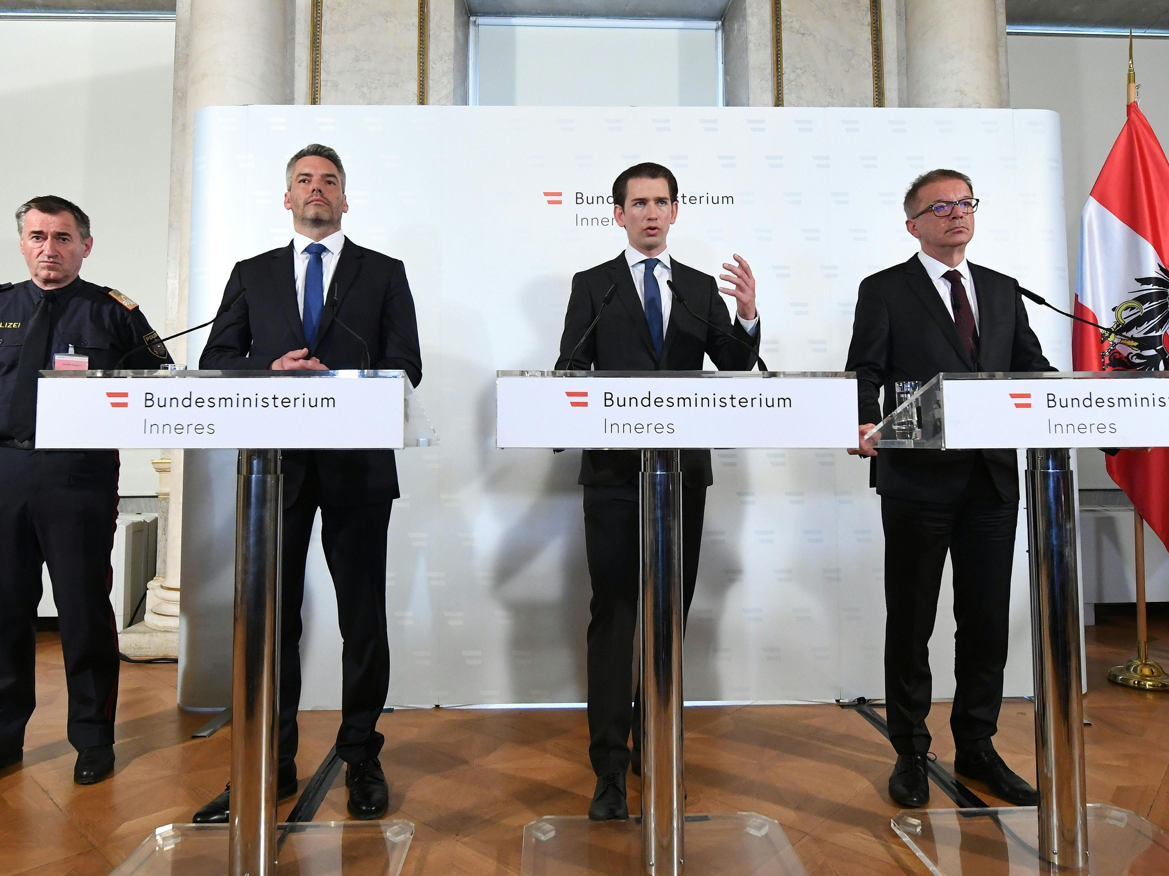 Die Regierung kündigte weitere Maßnahmen an. Die Regierung kündigte weitere Maßnahmen an.