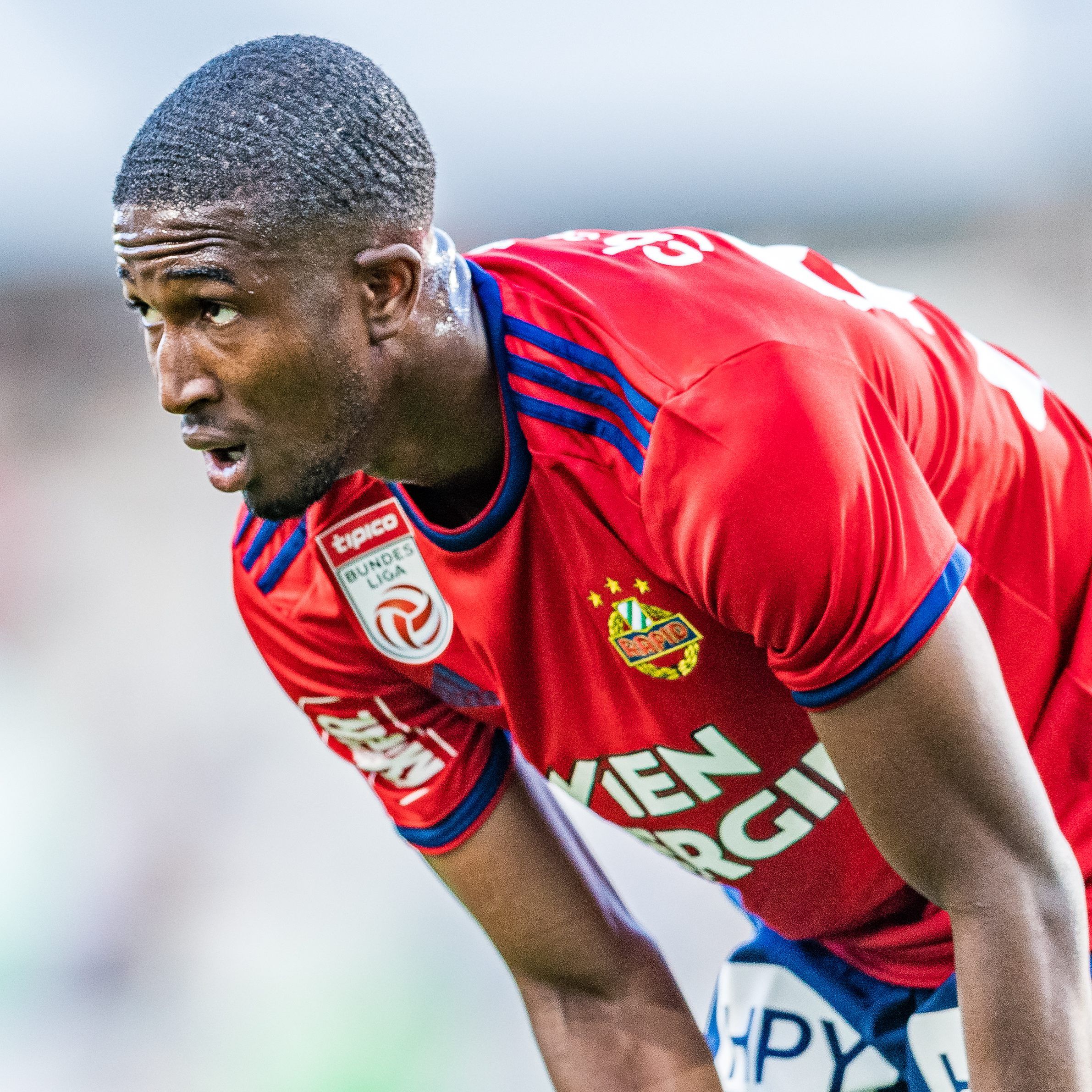 Kelvin Arase hat bis Ende Juni 2022 verlängert.