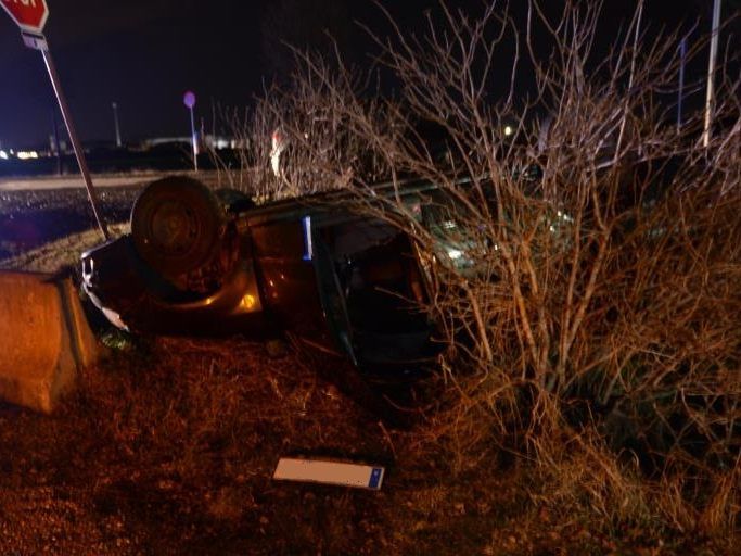 Gestern Nacht ereignete sich auf der Wagramer Straße in Wien ein Unfall. Gestern Nacht ereignete sich auf der Wagramer Straße in Wien ein Unfall.