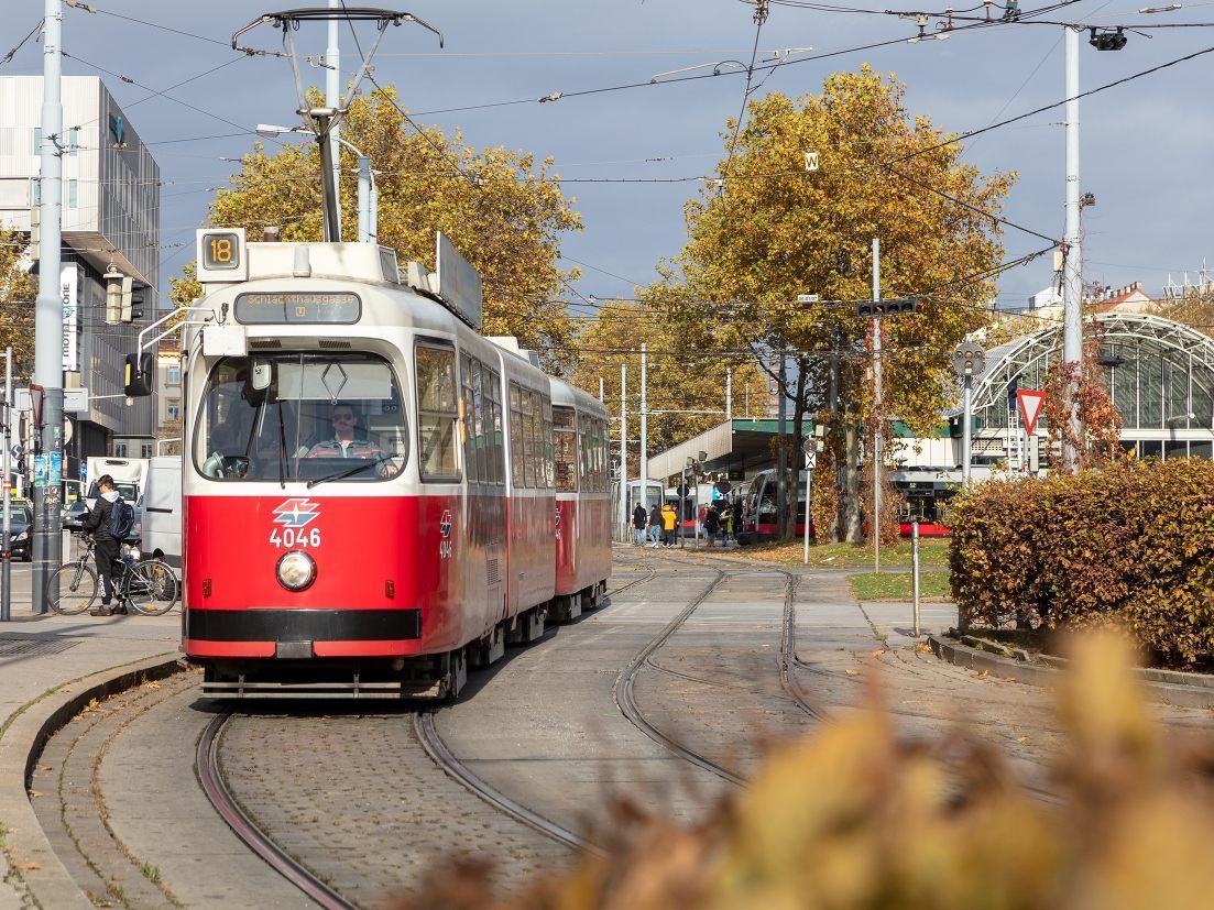 Coronavirus-Präventivmaßnahmen für Lenker von Straßenbahnen. Coronavirus-Präventivmaßnahmen für Lenker von Straßenbahnen.