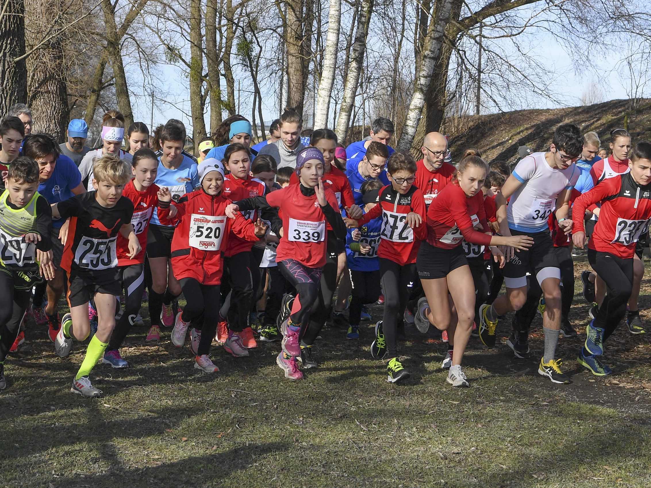 Der Kampf beim Crosslauf beginnt am Start!