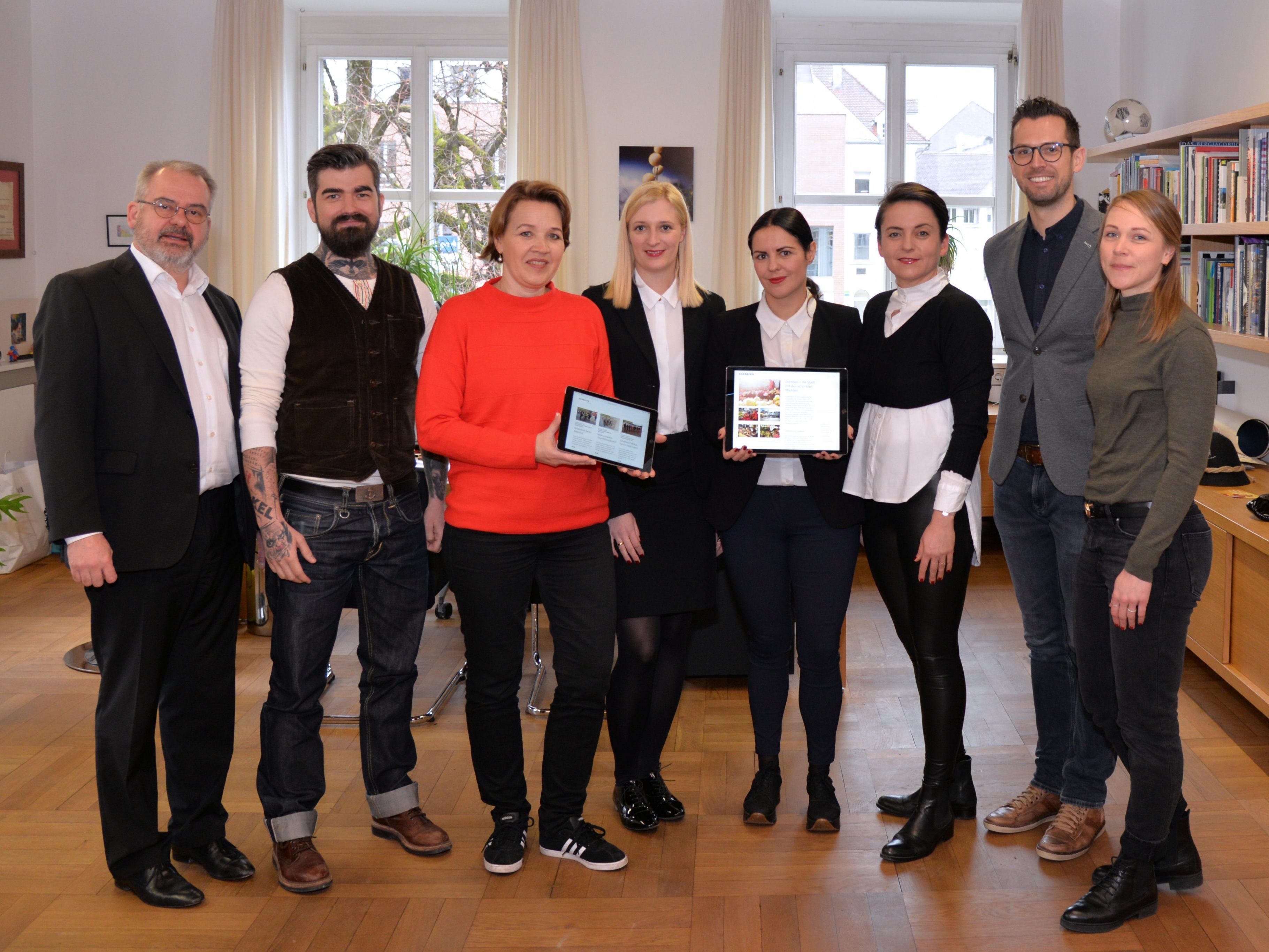 Vergangene Woche wurde die neue Homepage präsentiert: (vl.) Ralf Hämmerle, Markus Bischof (Dörler IT), Bürgermeisterin Andrea Kaufmann, Elisabeth Haschberger, Charlotte Erhart (Projektleiterin), Andrea Bonetti-Mair, Jürgen Scharf (WMUF), Christine Fritsch (WMUF)