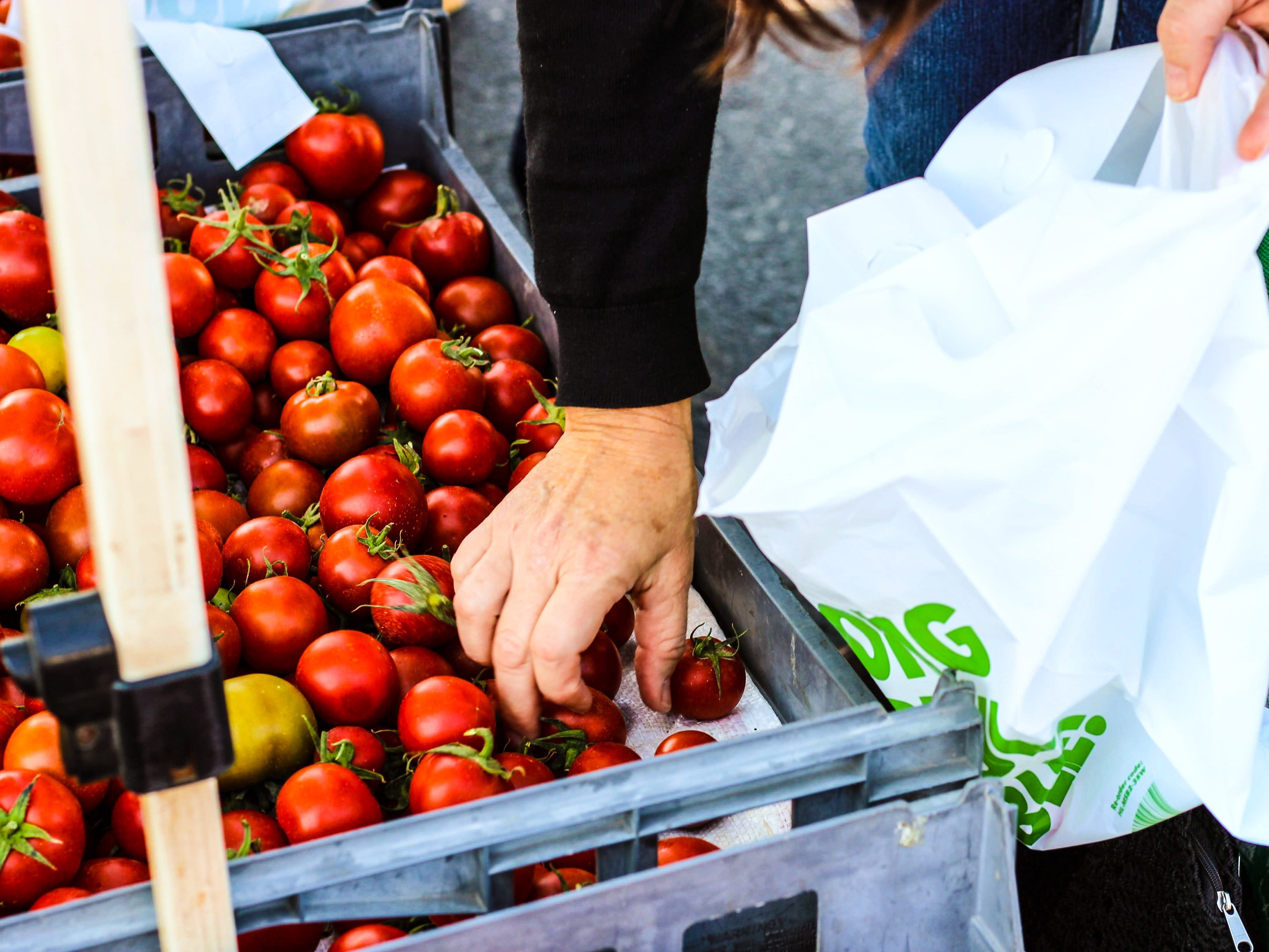 Personen über 65 Jahre werden von der Stadt Dornbirn beim Einkaufen unterstützt.