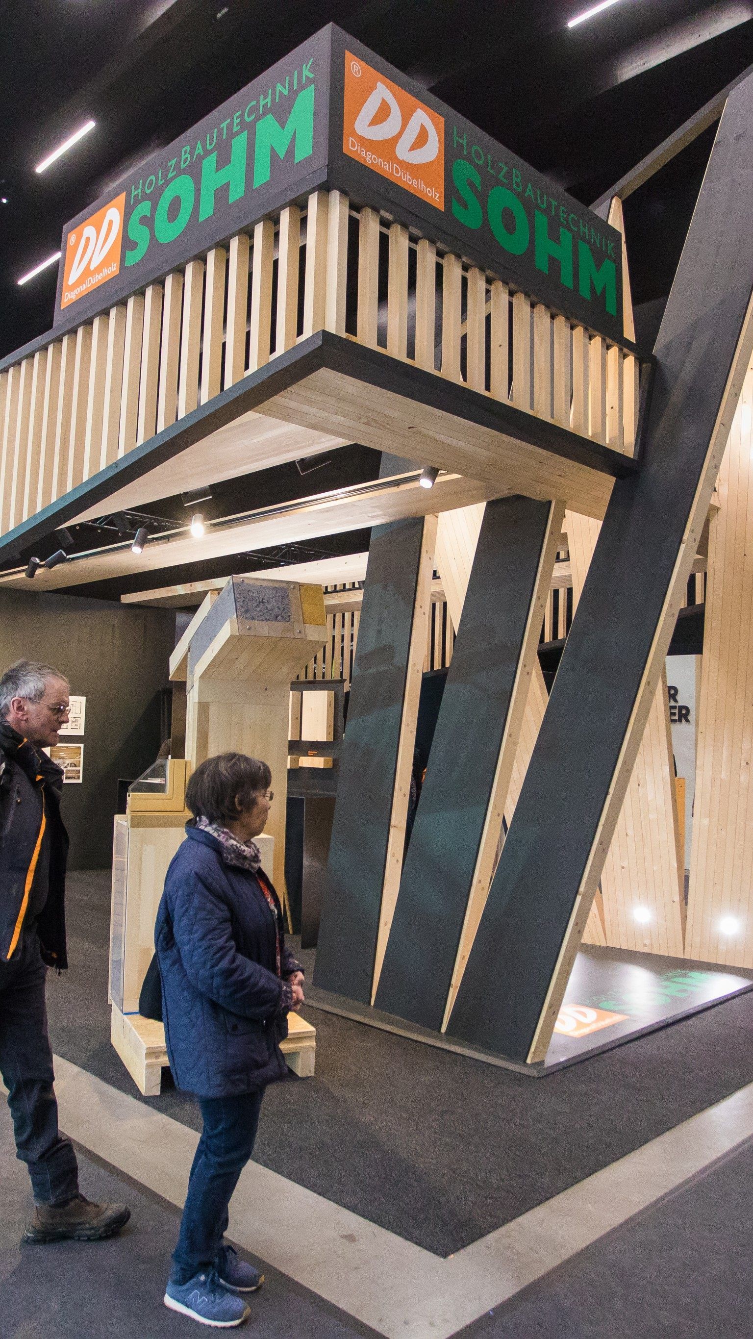 com:bau mit großem Besucherandrang