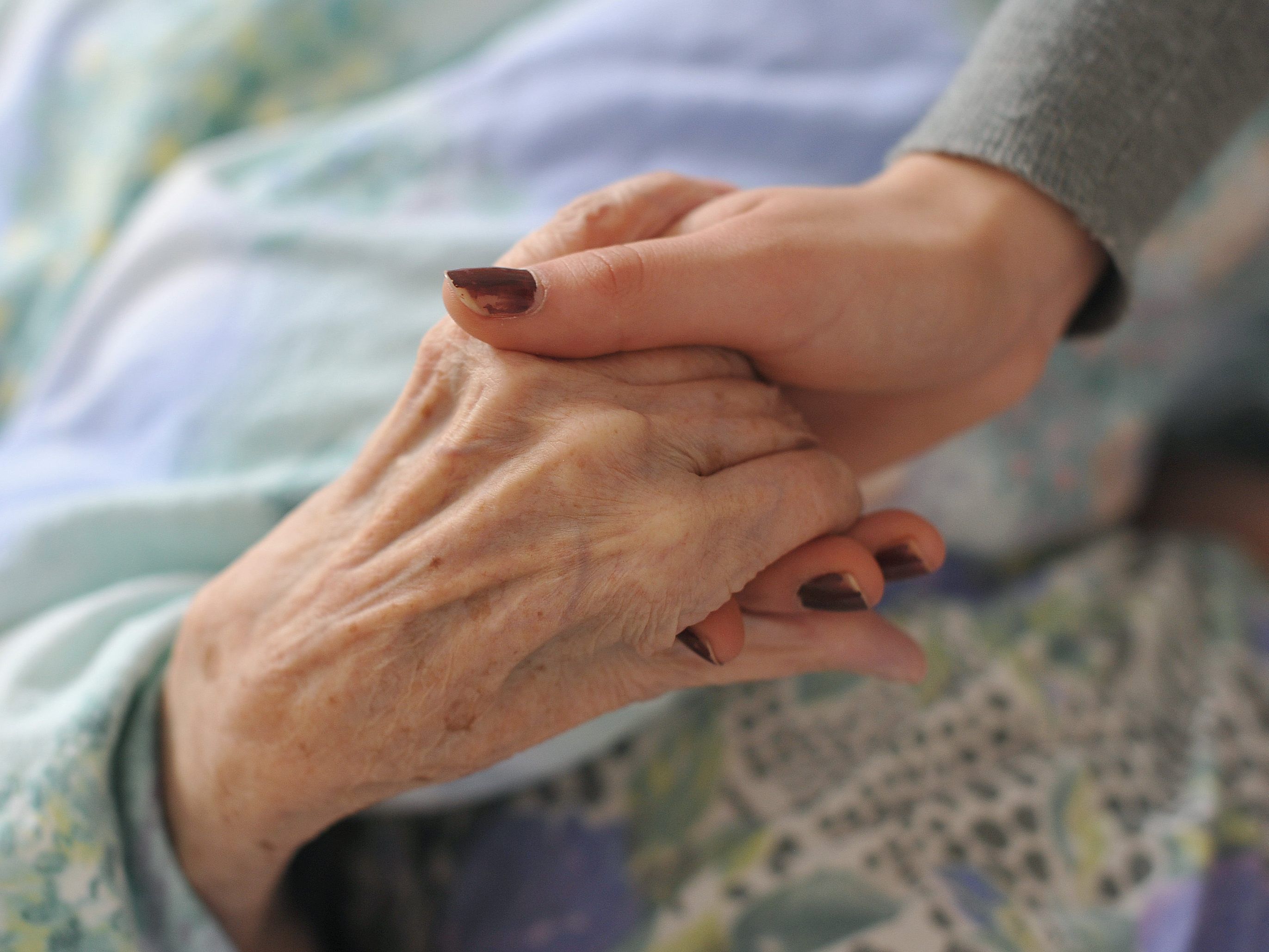 Von Pflegeheim-Besuchen wird in nächster Zeit zum Schutz der Risikogruppen abgeraten. Von Pflegeheim-Besuchen wird in nächster Zeit zum Schutz der Risikogruppen abgeraten.