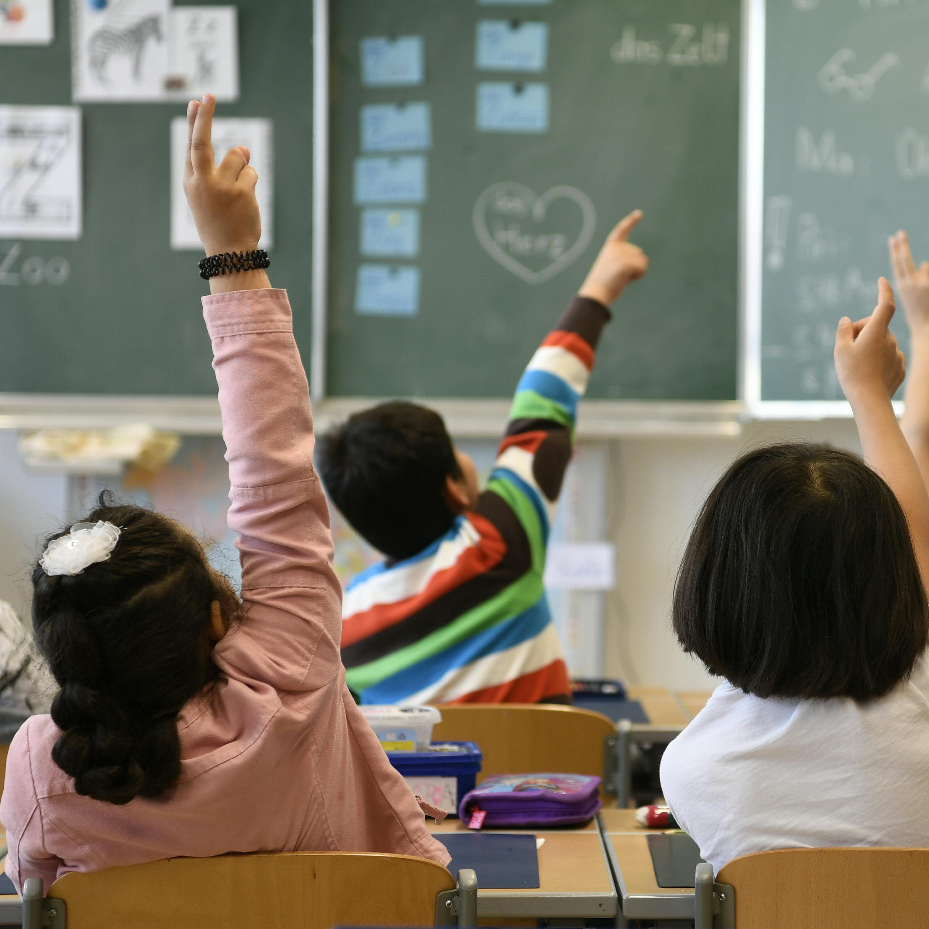 Der Schulbetrieb wird fortgeführt, die Mädchen bleiben zuhause.