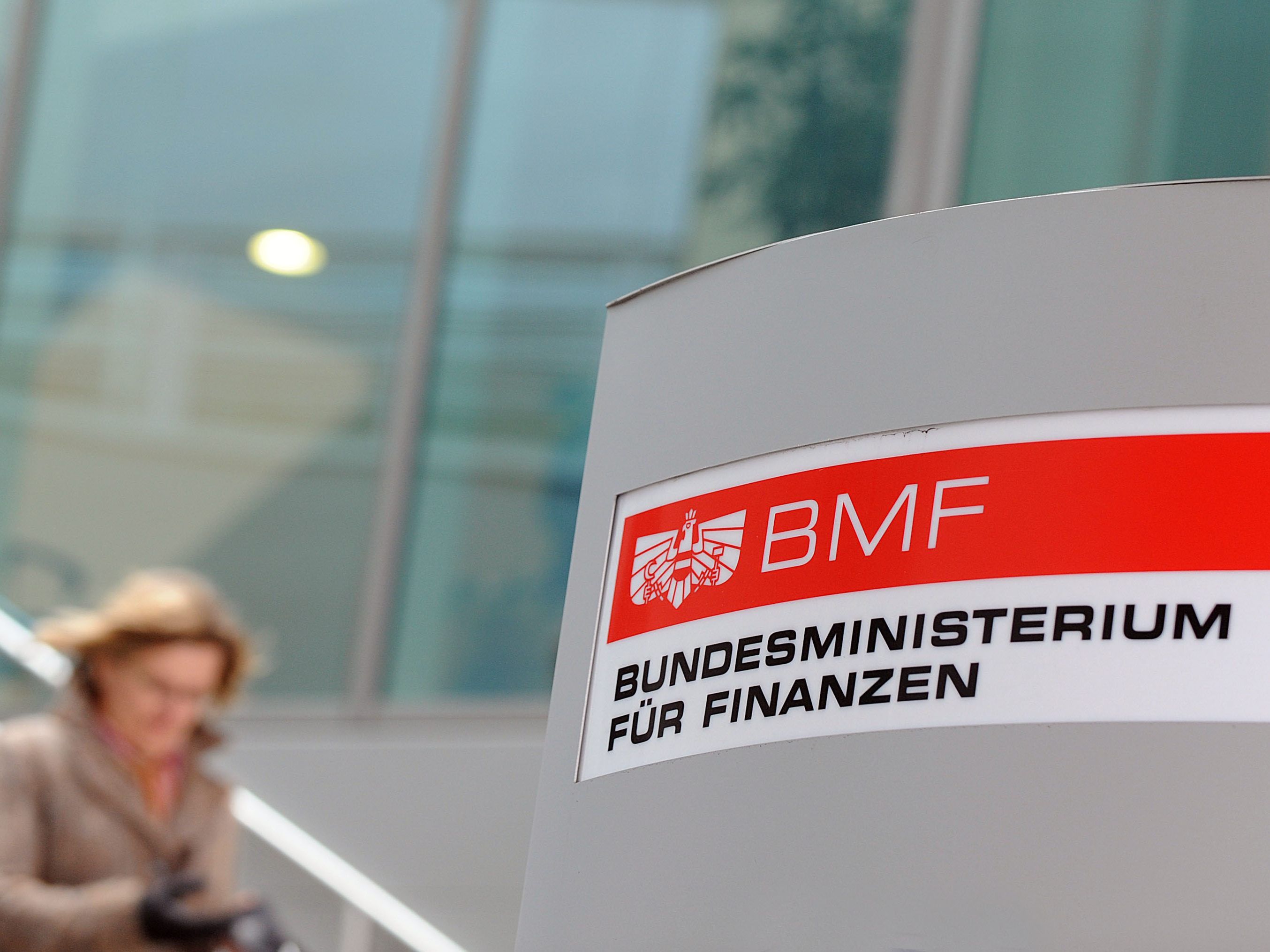 In den Finanzämtern gibt es ab sofort Zugangsbeschränkungen. In den Finanzämtern gibt es ab sofort Zugangsbeschränkungen.