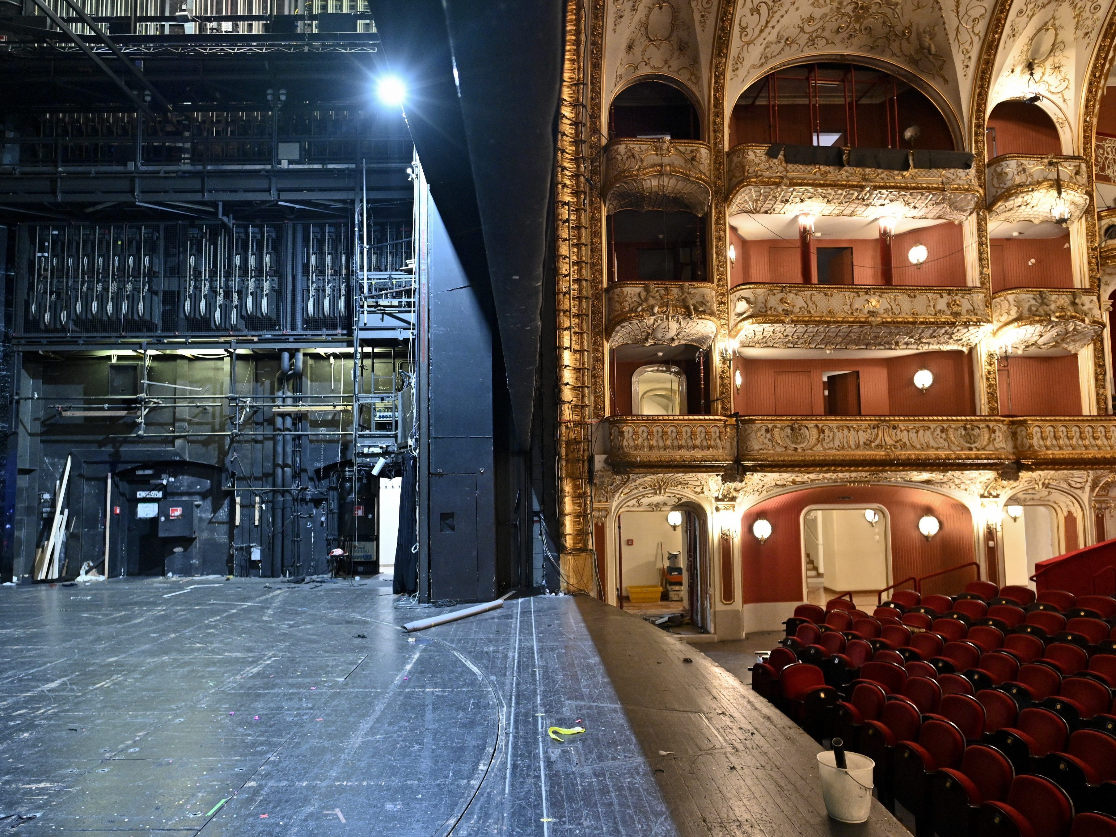 Wiener Staatsoper, Volksoper und Burgtheater sagen bis Ende März alles ab.