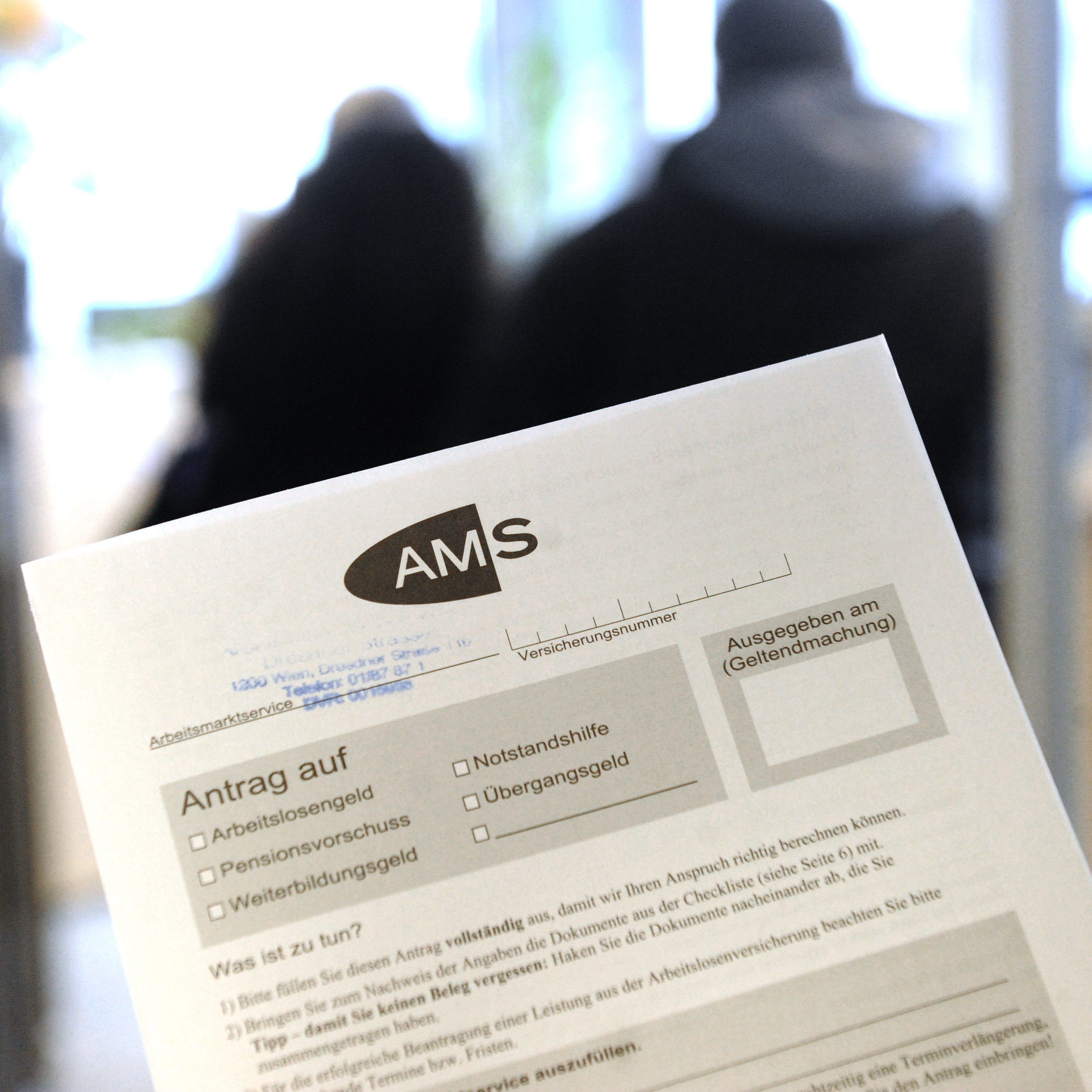 Das AMS werde erstmals auch rückwirkend Arbeitslosenanträge akzeptieren.