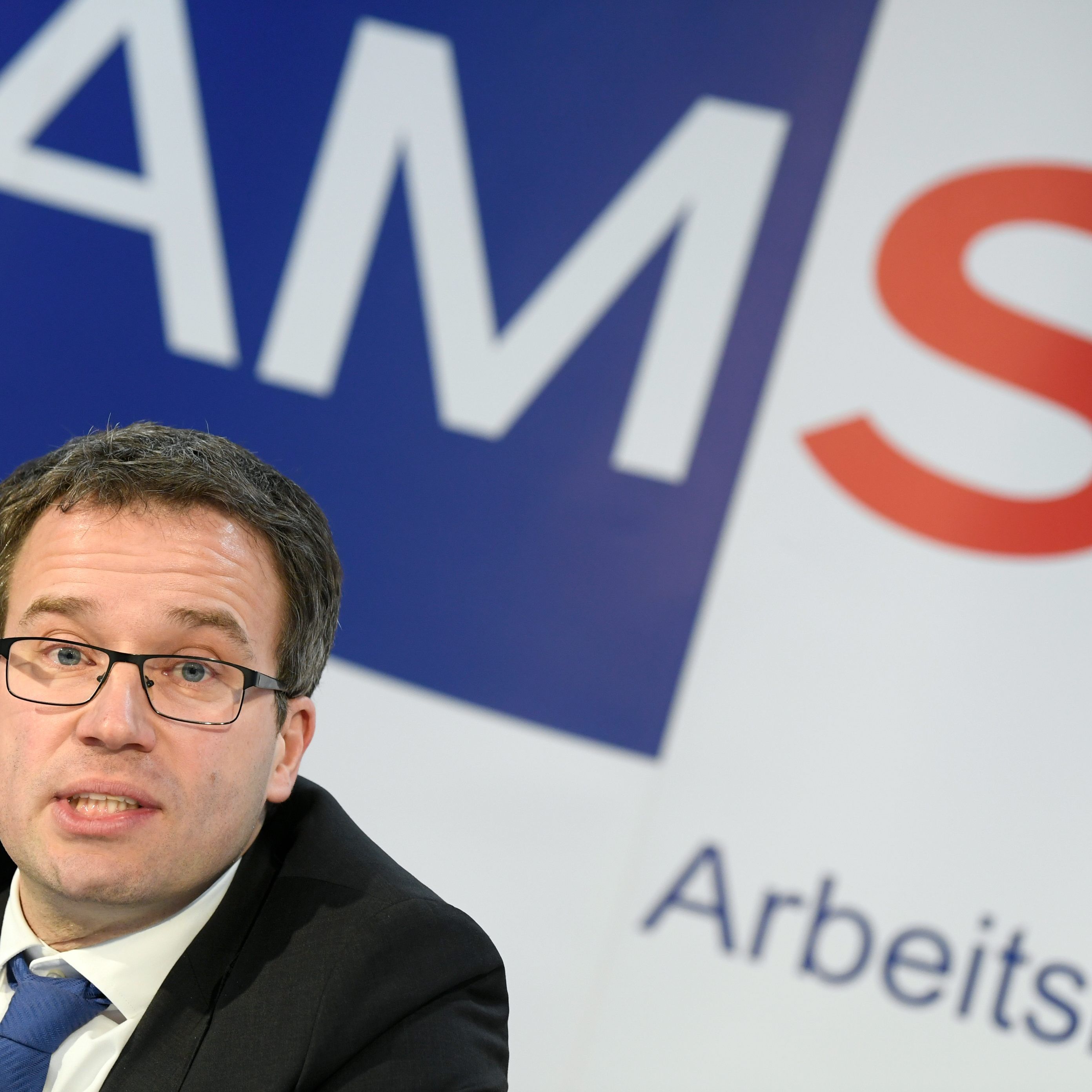 "Das neue Kurzarbeitszeitmodell ist so attraktiv, dass ich nur an alle appellieren kann, sich das anzuschauen", so AMS-Chef Johannes Kopf.