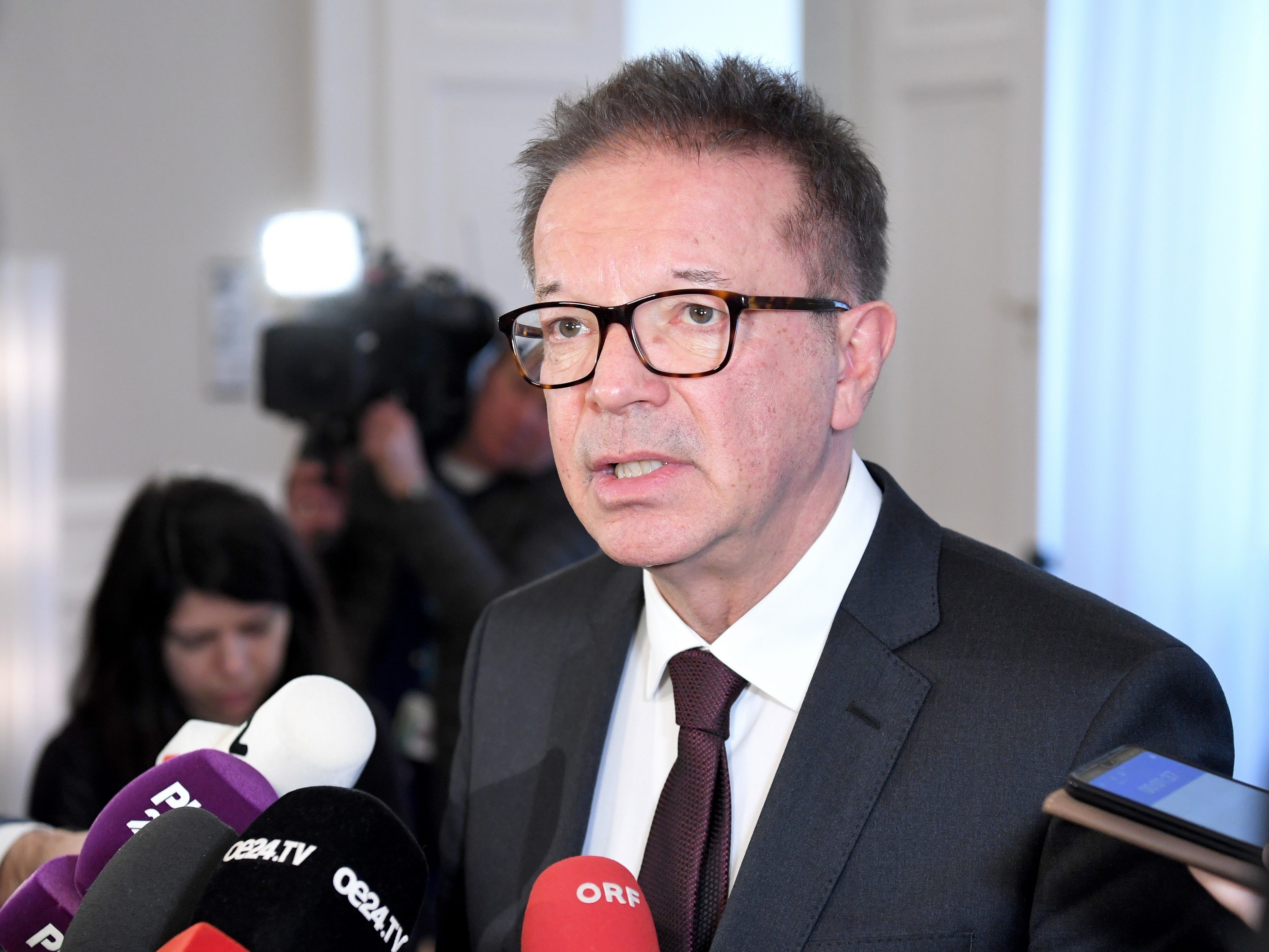 Die Maßnahmen sollen zur Reduktion der Neuinfektionen beitragen. Die Maßnahmen sollen zur Reduktion der Neuinfektionen beitragen.