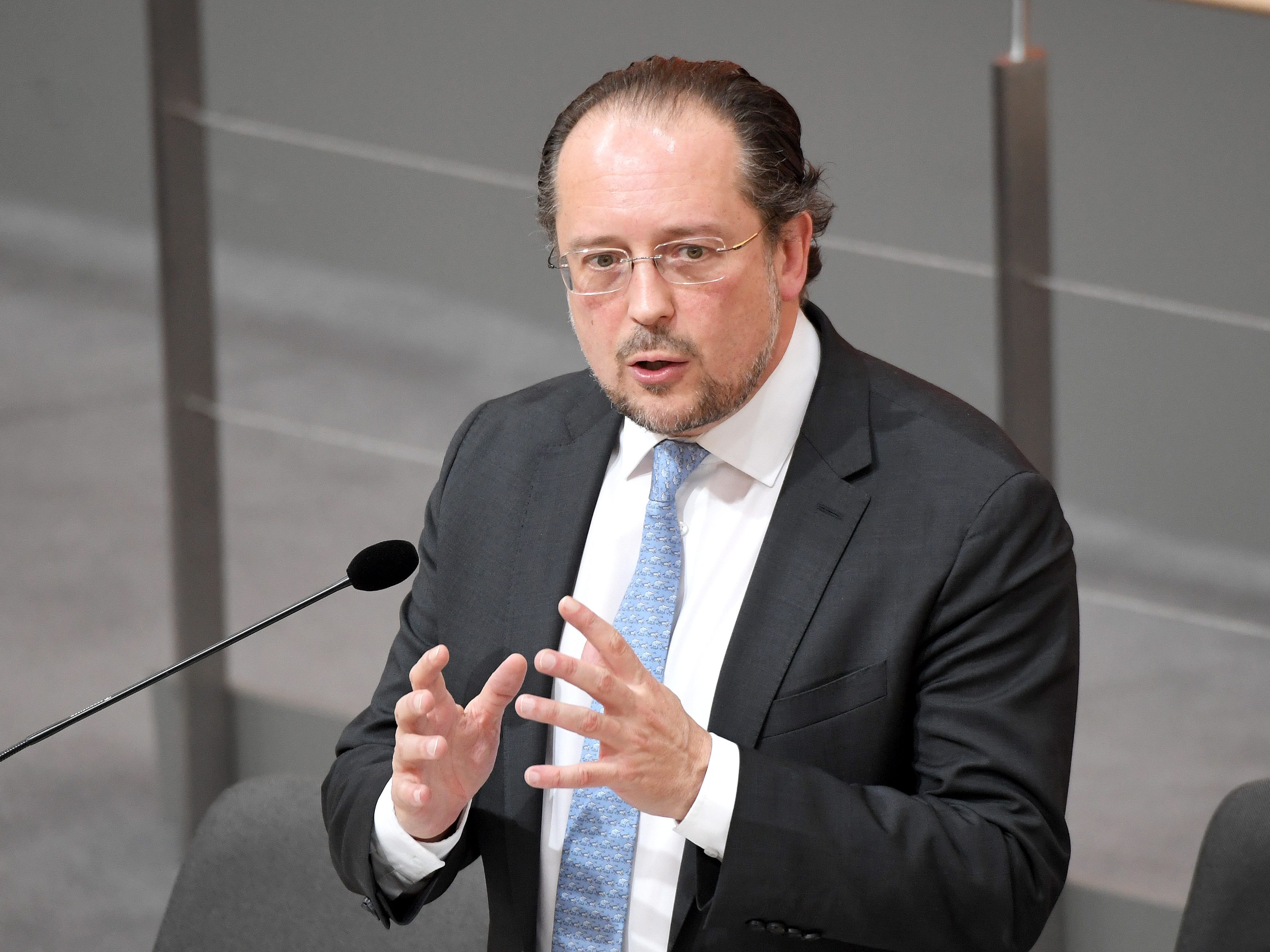 Der Außenminister ruft heimische Touristen zur Registrierung in Botschaften und Konsulaten auf. Der Außenminister ruft heimische Touristen zur Registrierung in Botschaften und Konsulaten auf.