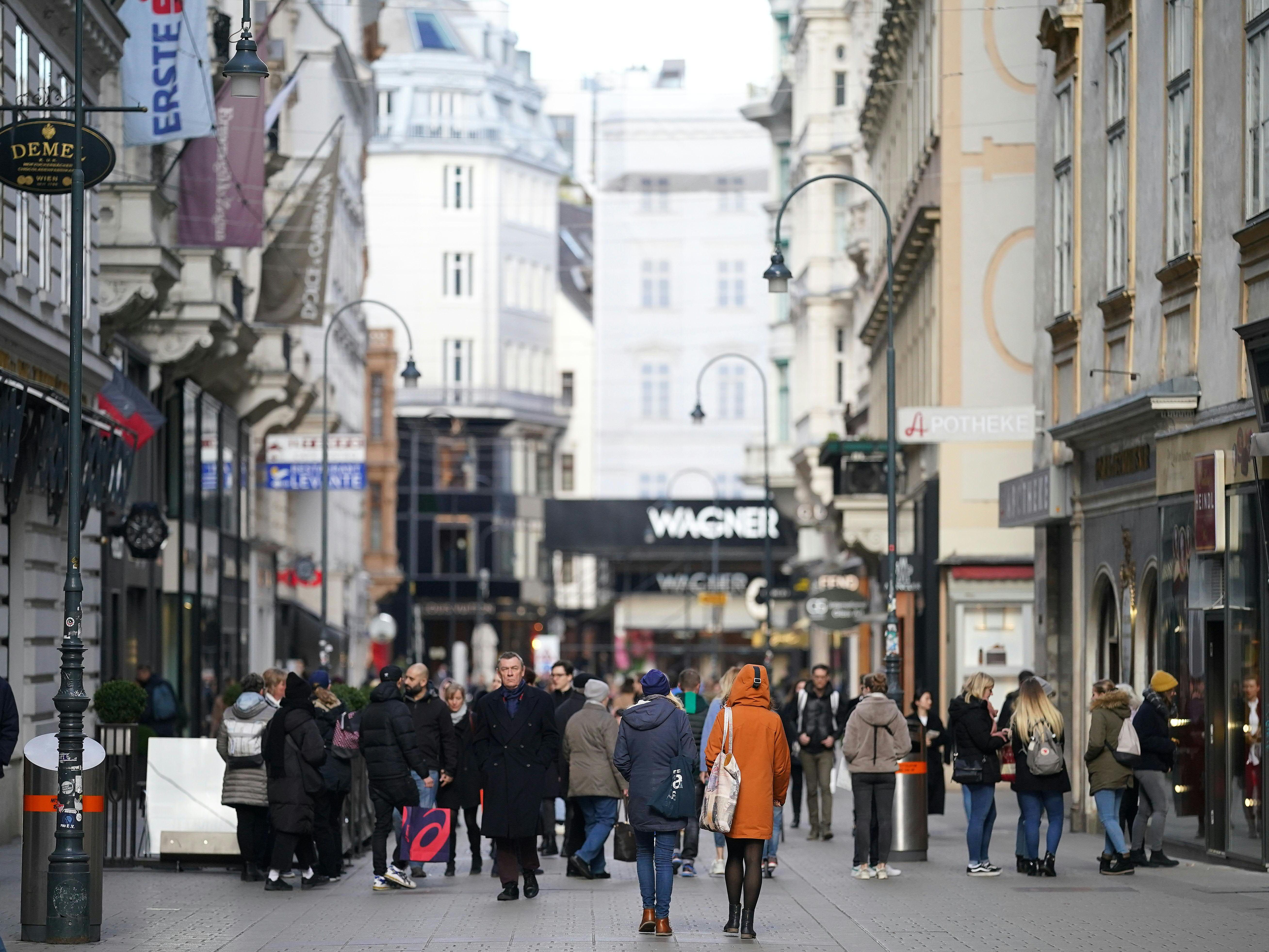 Auf den Wiener Einkaufsstraßen herrscht erstaunliches Treiben. Auf den Wiener Einkaufsstraßen herrscht erstaunliches Treiben.