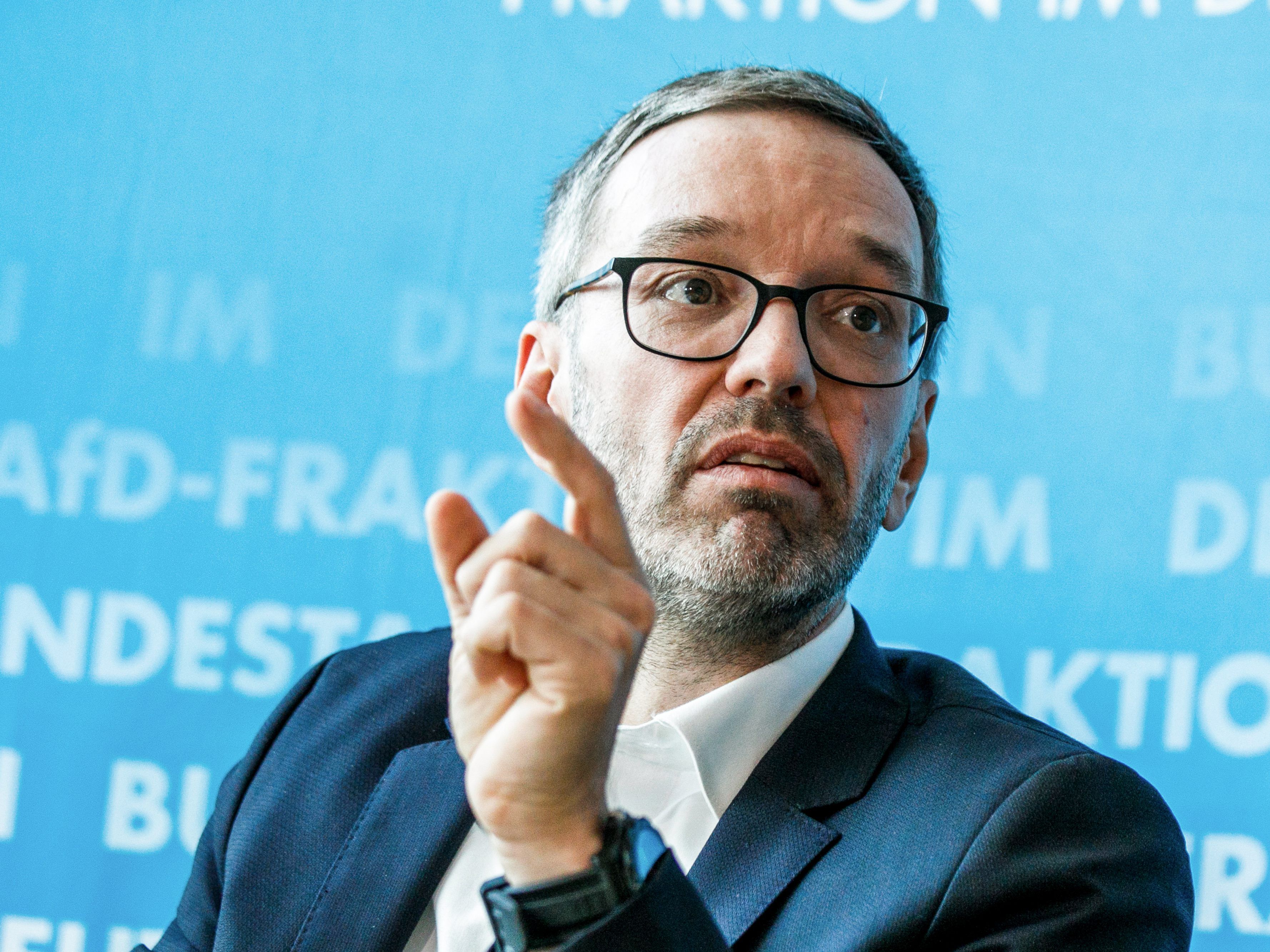 Kickl kann sich die Entsendung des Bundesheeres an EU-Außengrenzen vorstellen. Kickl kann sich die Entsendung des Bundesheeres an EU-Außengrenzen vorstellen.