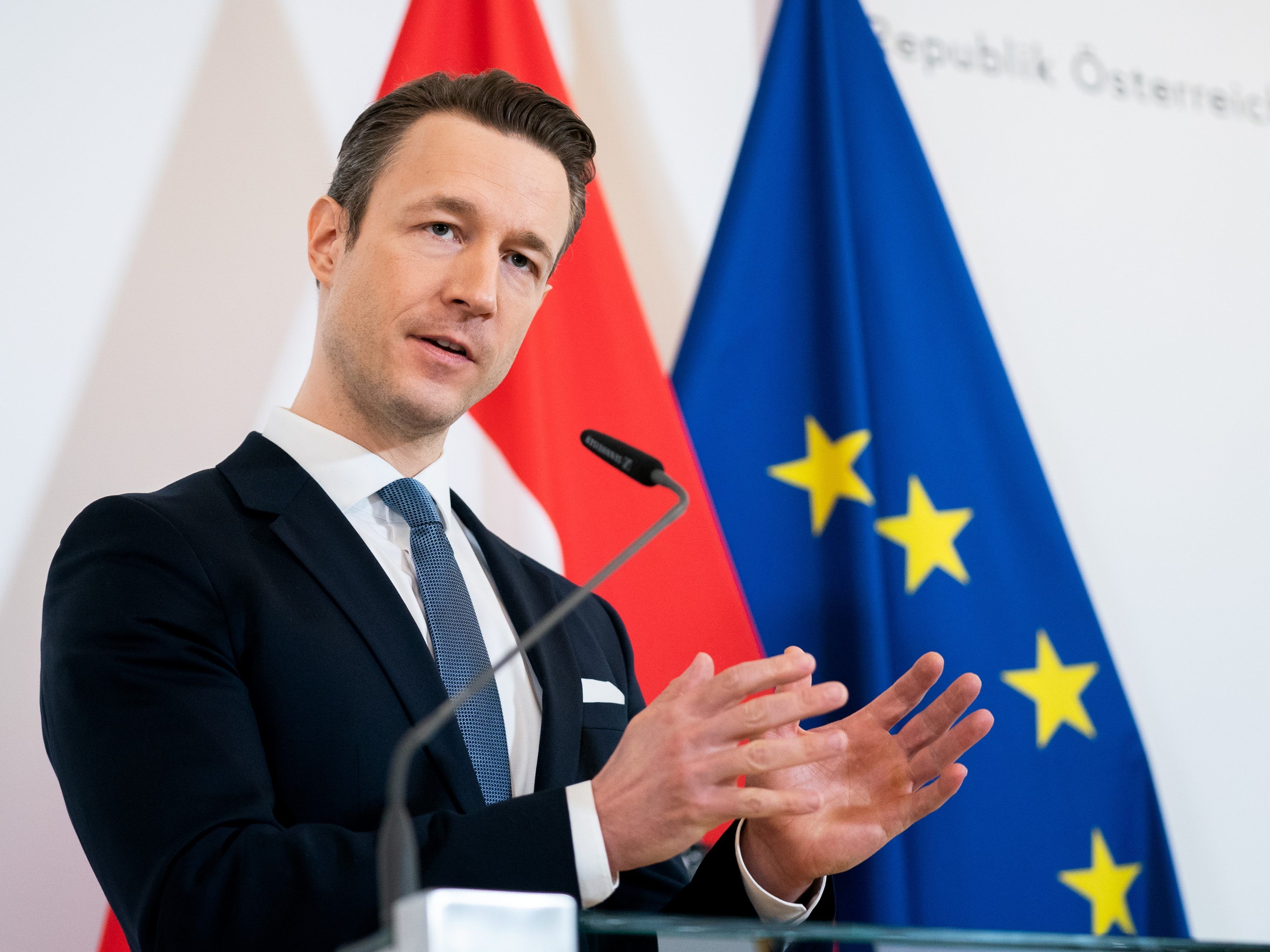 Blümel ist bereit, über die fünf Prozent hinauszugehen. Blümel ist bereit, über die fünf Prozent hinauszugehen.