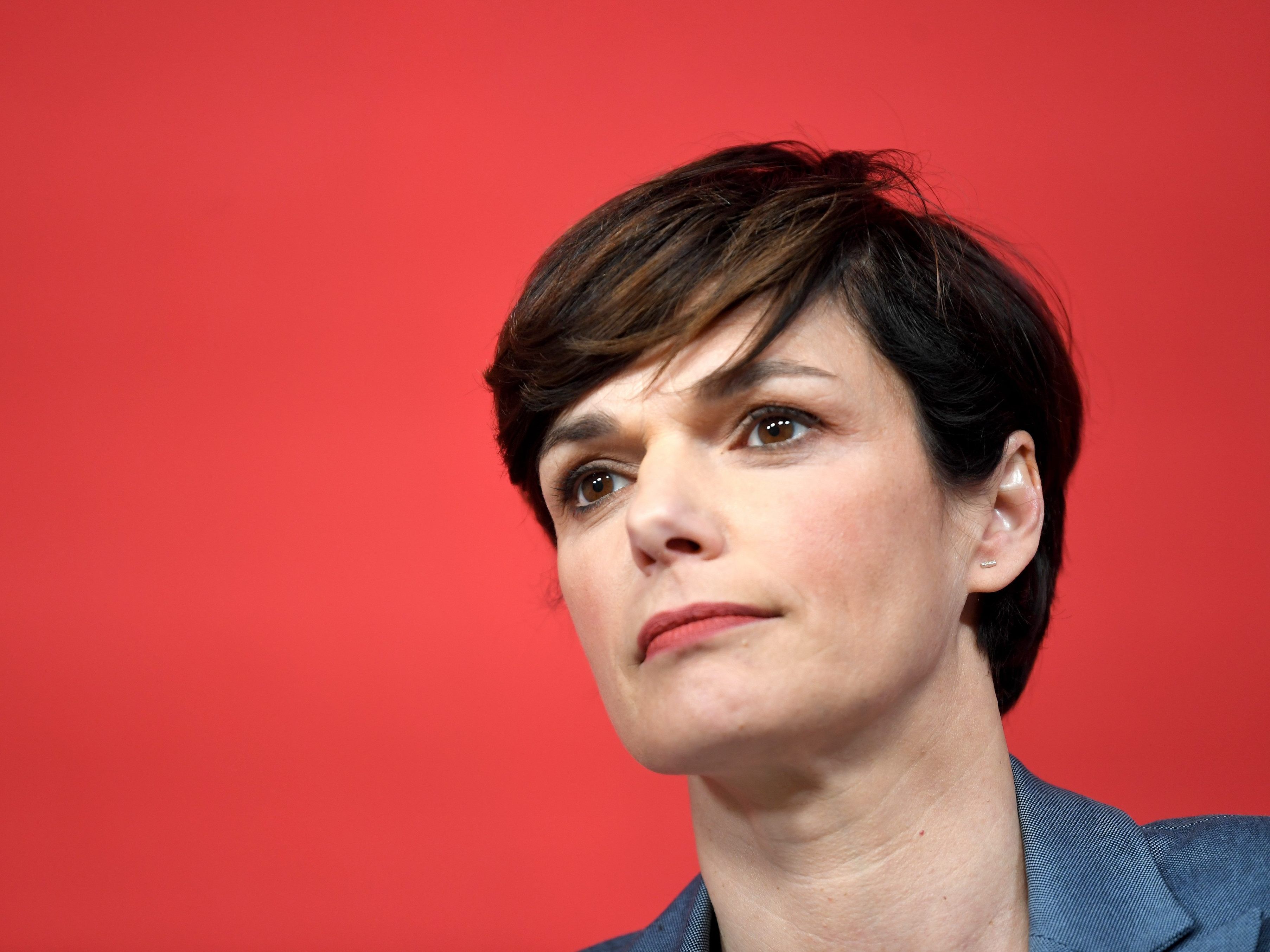 Pamela Rendi-Wagner fordert die Absage von Großveranstaltungen in Österreich.