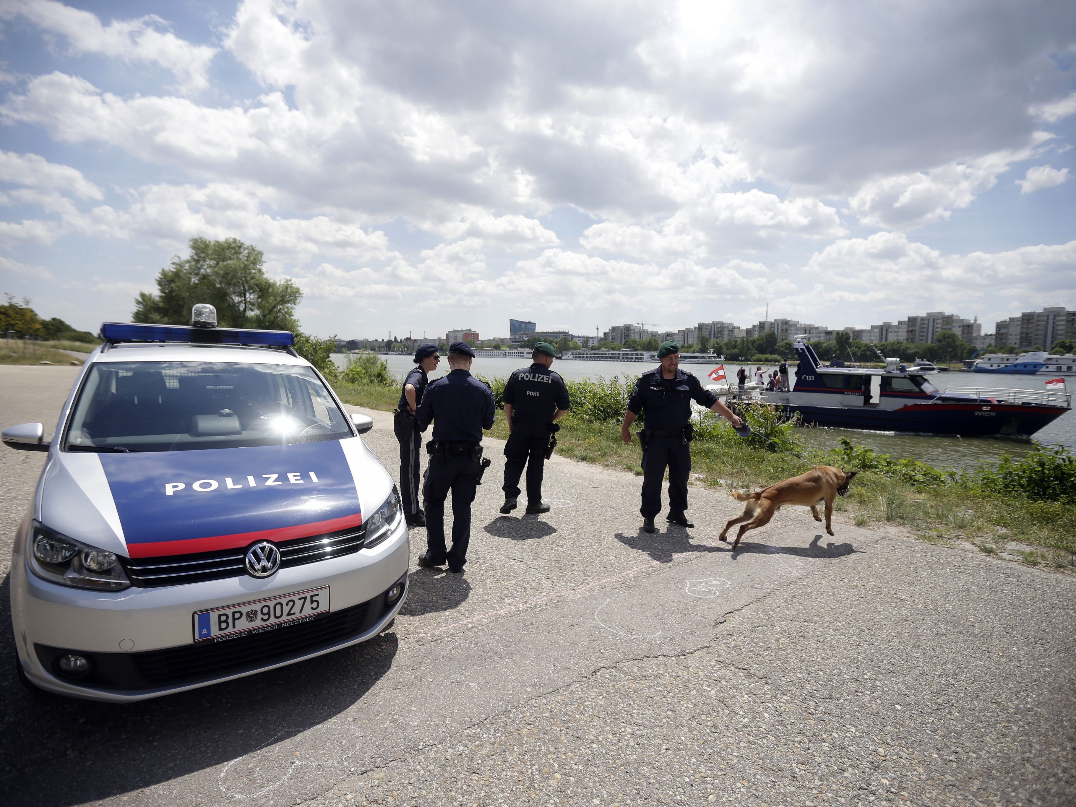 Bei Verstößen gegen die Coronavirus-Maßnahmen erstattet die Polizei Anzeige.