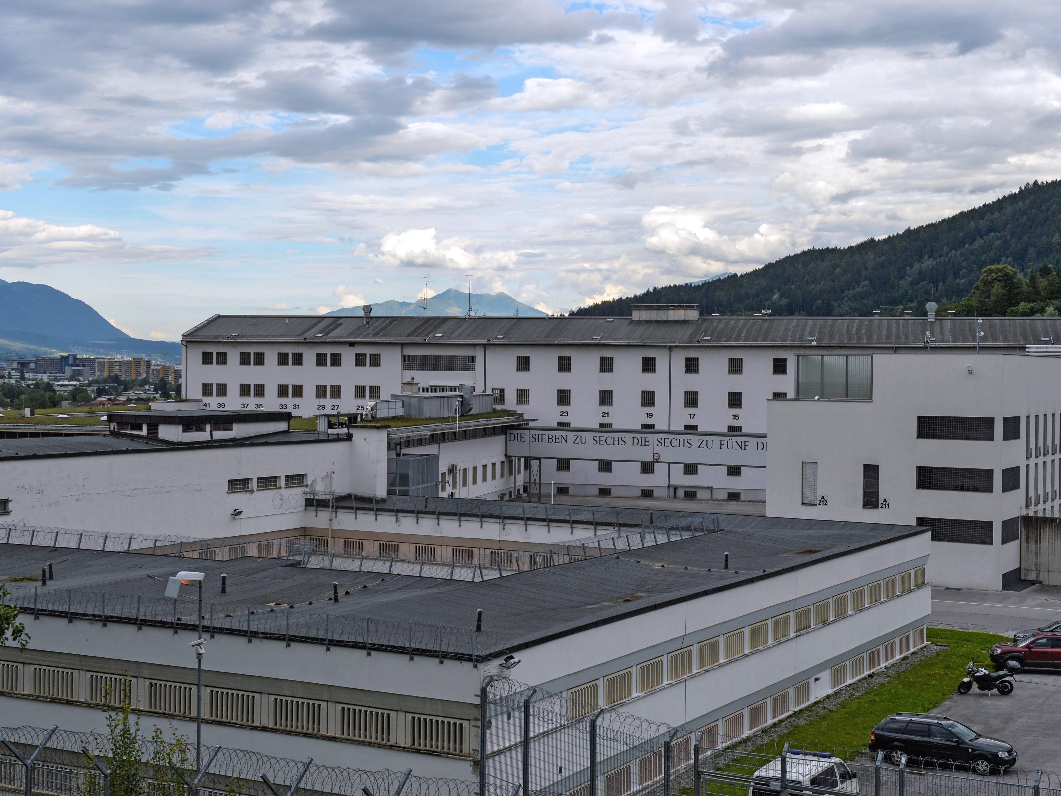 Ein Häftling der JA Innsbruck hat sich mit dem Coronavirus infiziert.