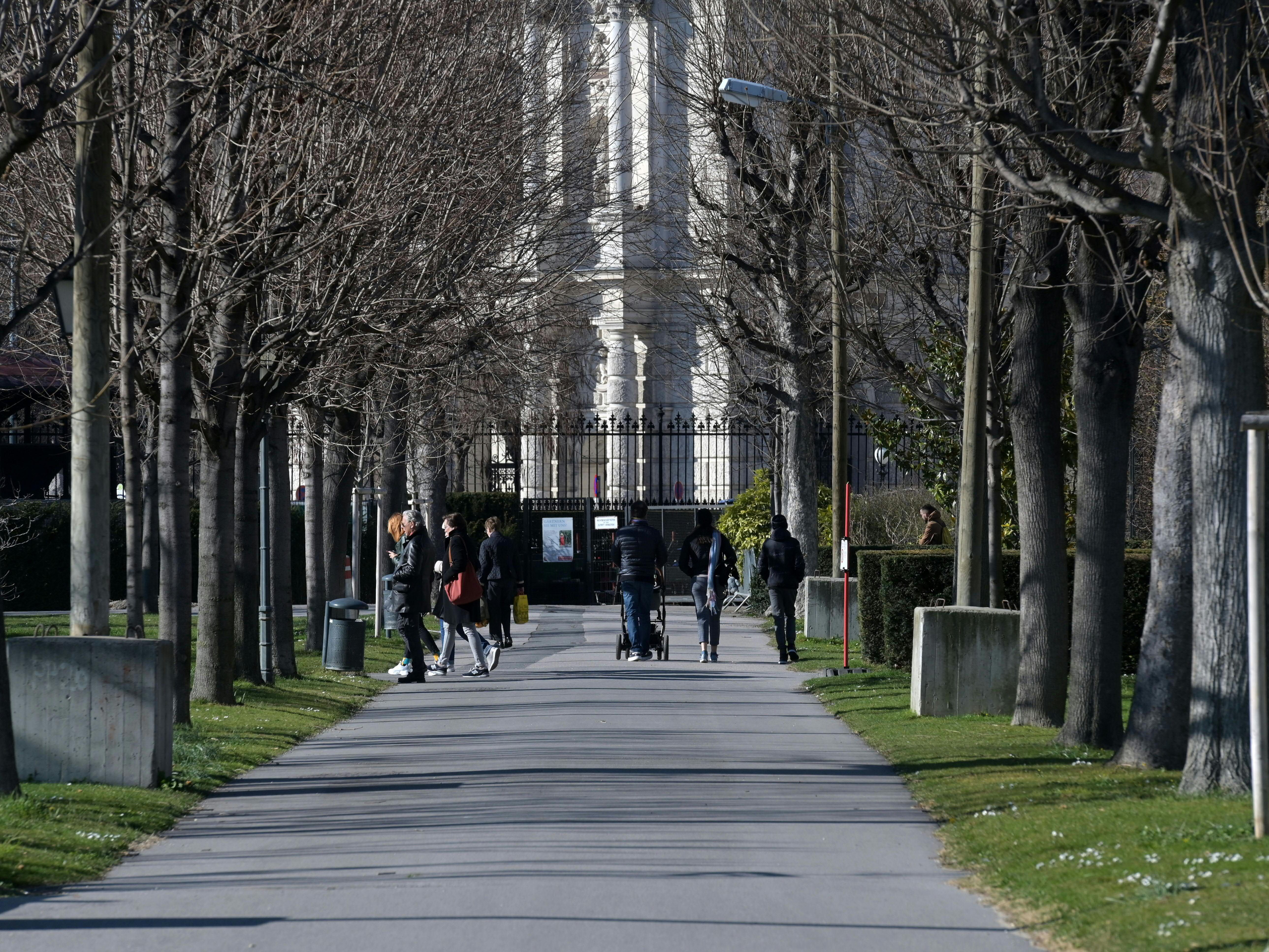 Trotz Coronavirus-Maßnahmen zog es die Wiener am Sonntag ins Freie.