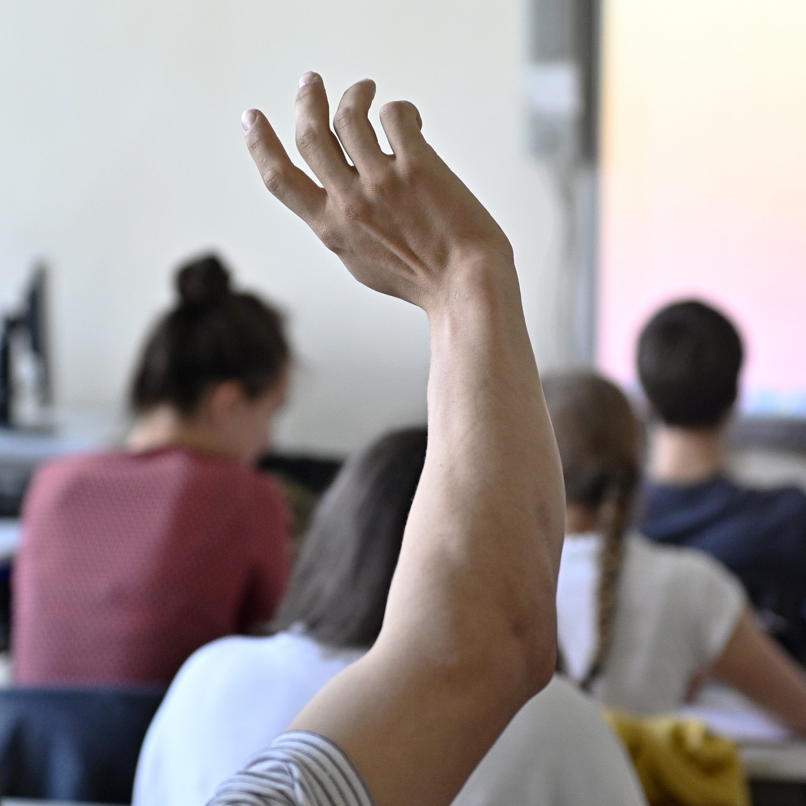 Da Schulen geschlossen werden, fallen auch zahlreiche Schularbeiten und Prüfiungen aus.